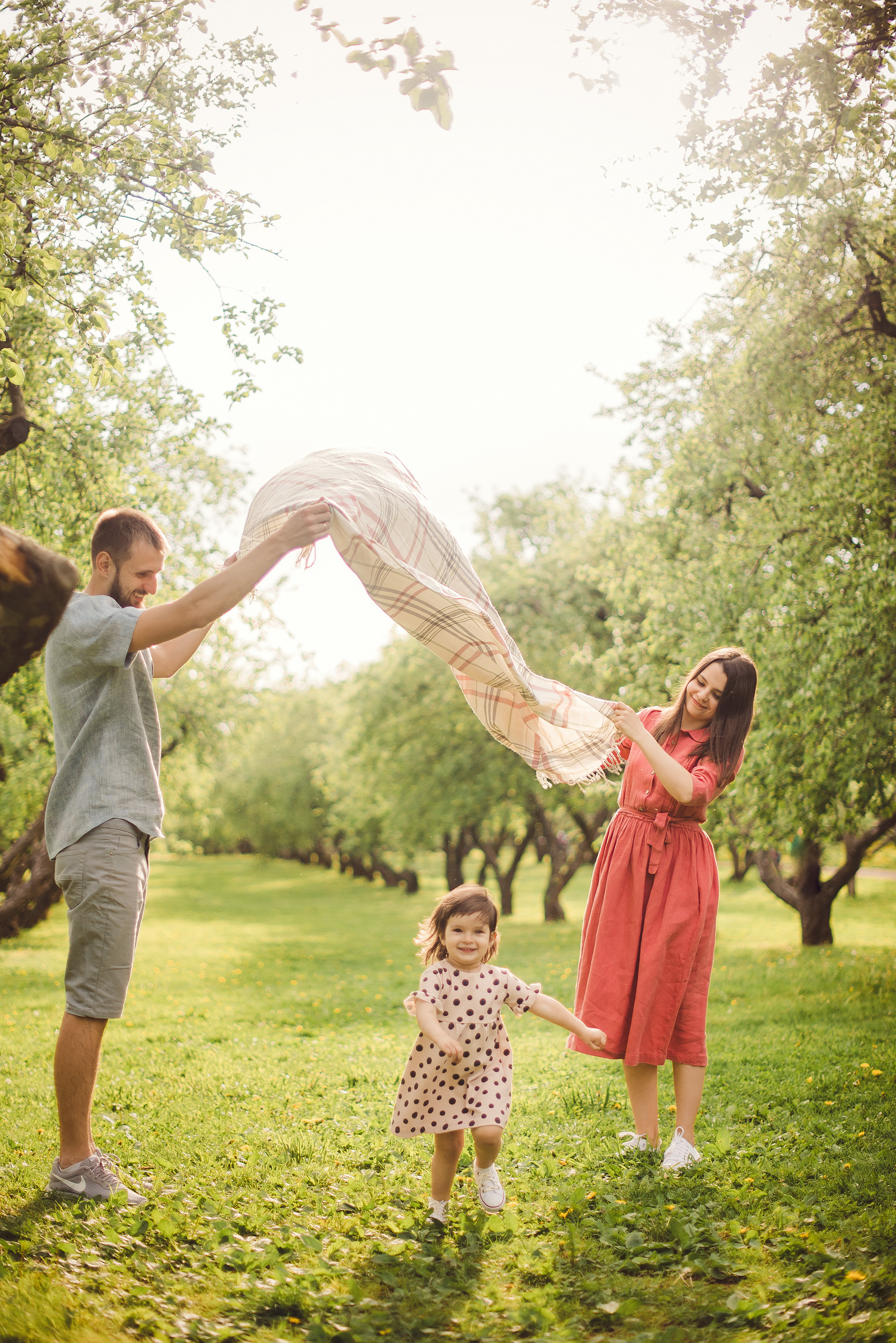 ЖЕНЬКИ и ПОЛИНА В ЦВЕТУЩЕМ КОЛОМЕНСКОМ. Свадебный и семейный фотограф РИТА БОЧКАРЁВА