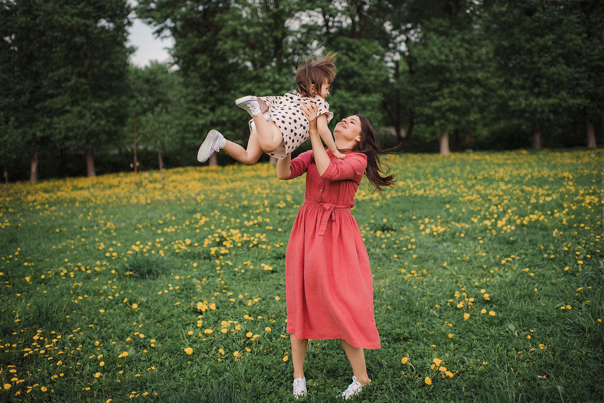 ЖЕНЬКИ и ПОЛИНА В ЦВЕТУЩЕМ КОЛОМЕНСКОМ. Свадебный и семейный фотограф РИТА БОЧКАРЁВА