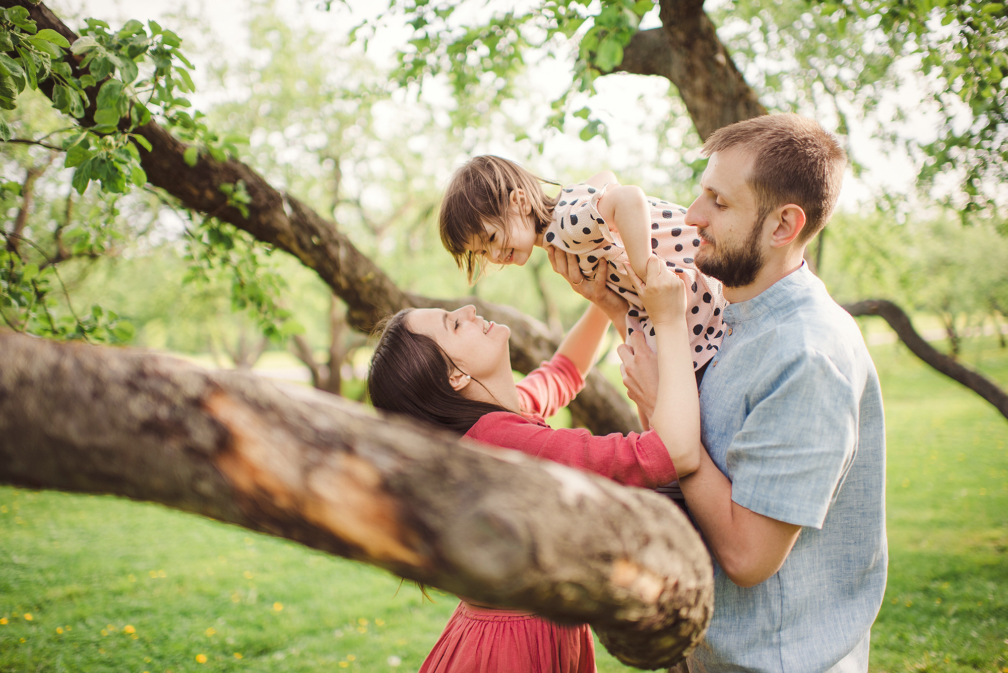 ЖЕНЬКИ и ПОЛИНА В ЦВЕТУЩЕМ КОЛОМЕНСКОМ. Свадебный и семейный фотограф РИТА БОЧКАРЁВА