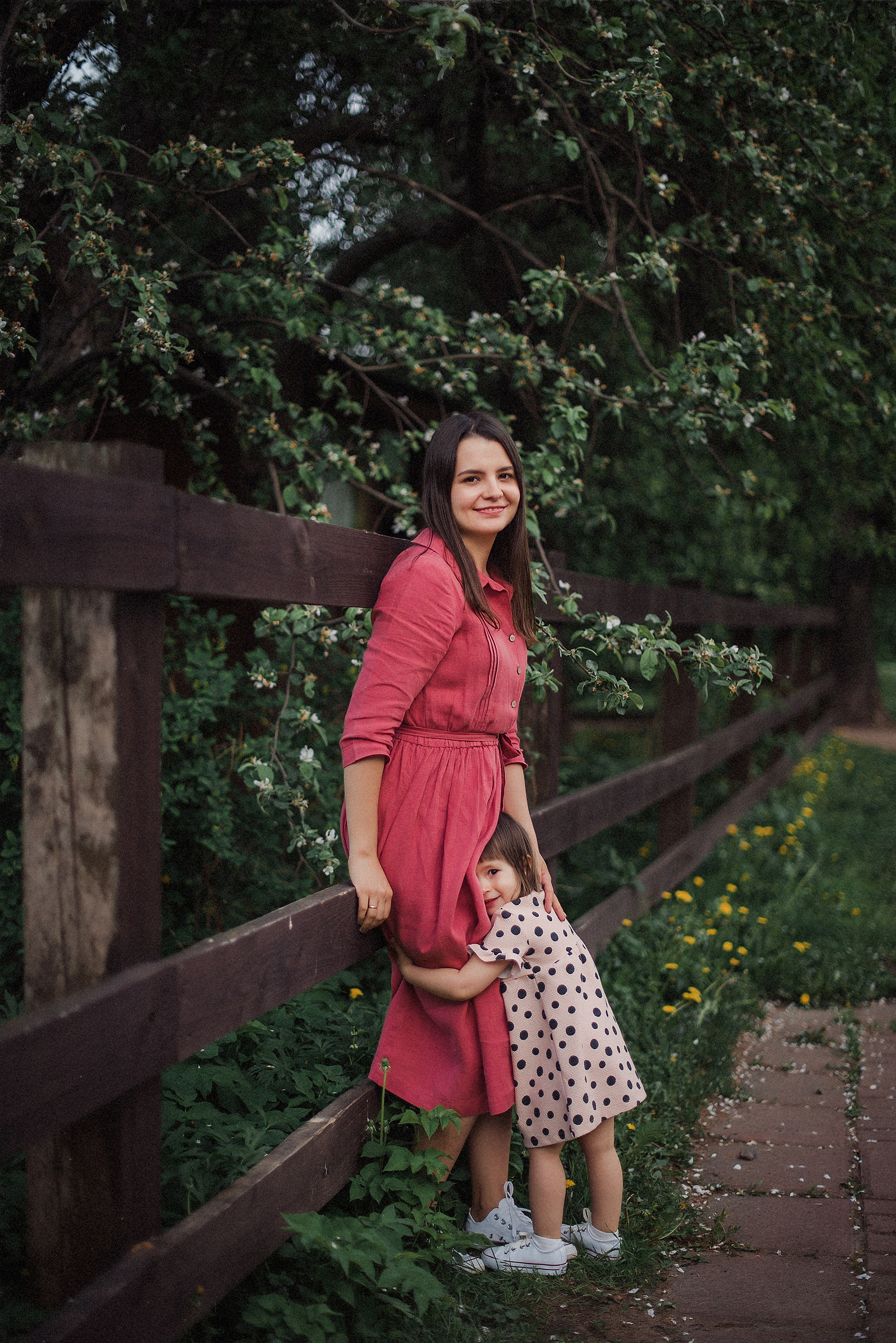 ЖЕНЬКИ и ПОЛИНА В ЦВЕТУЩЕМ КОЛОМЕНСКОМ. Свадебный и семейный фотограф РИТА БОЧКАРЁВА