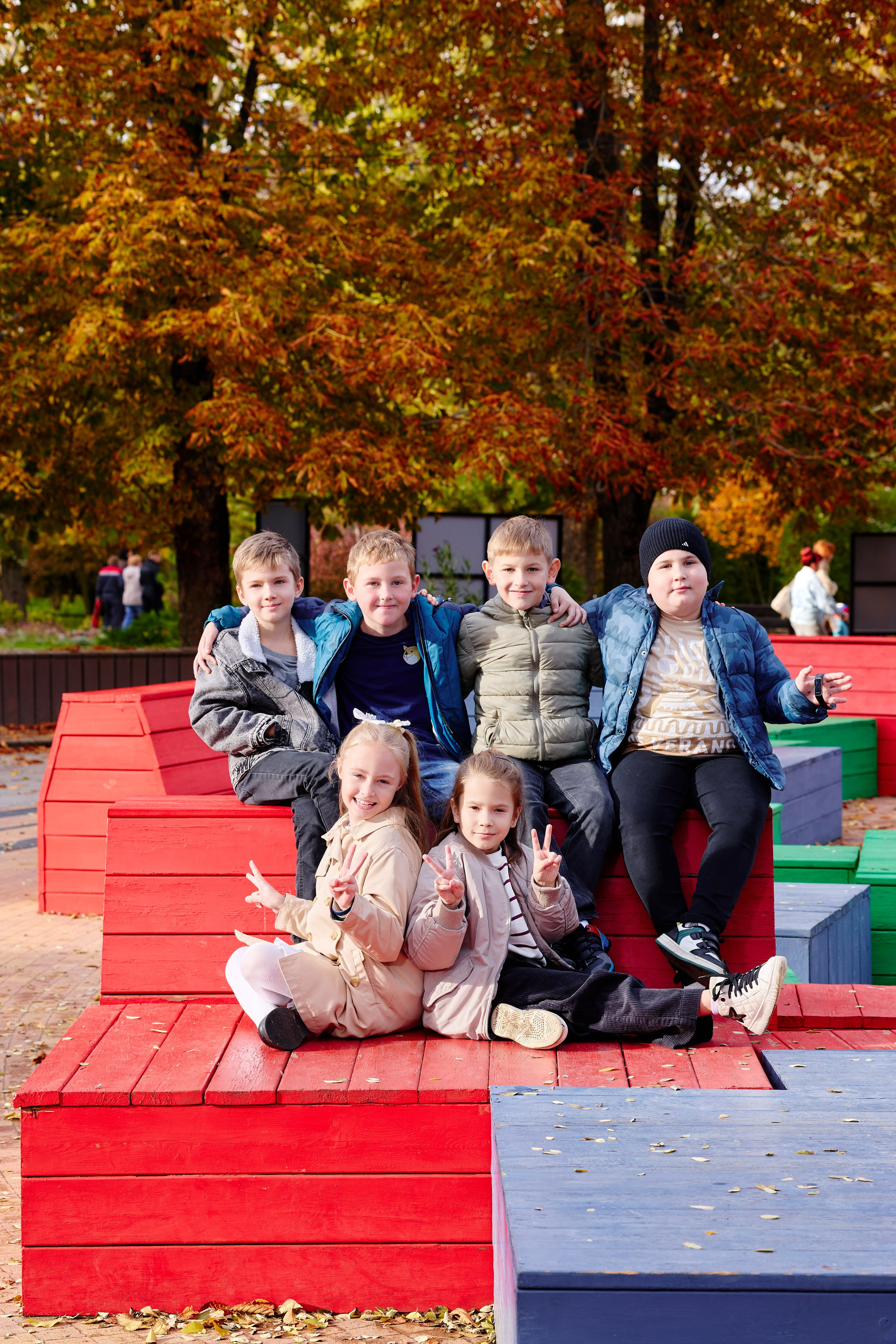 Прогулка в парке классом. Фотограф Выпускные альбомы Таганрог Сергей Коробченко