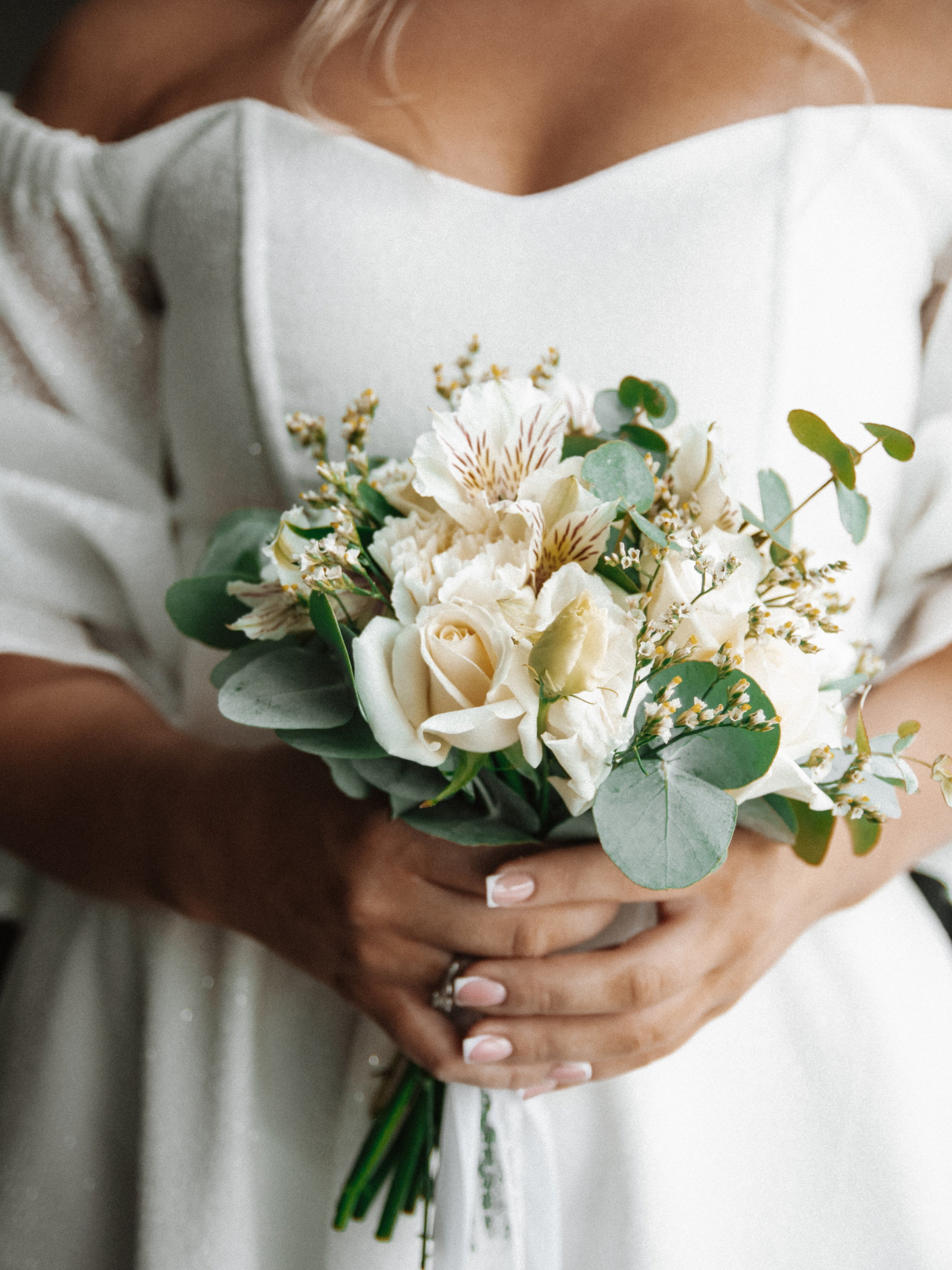 Утро невесты с букетом в студии Новосибирск