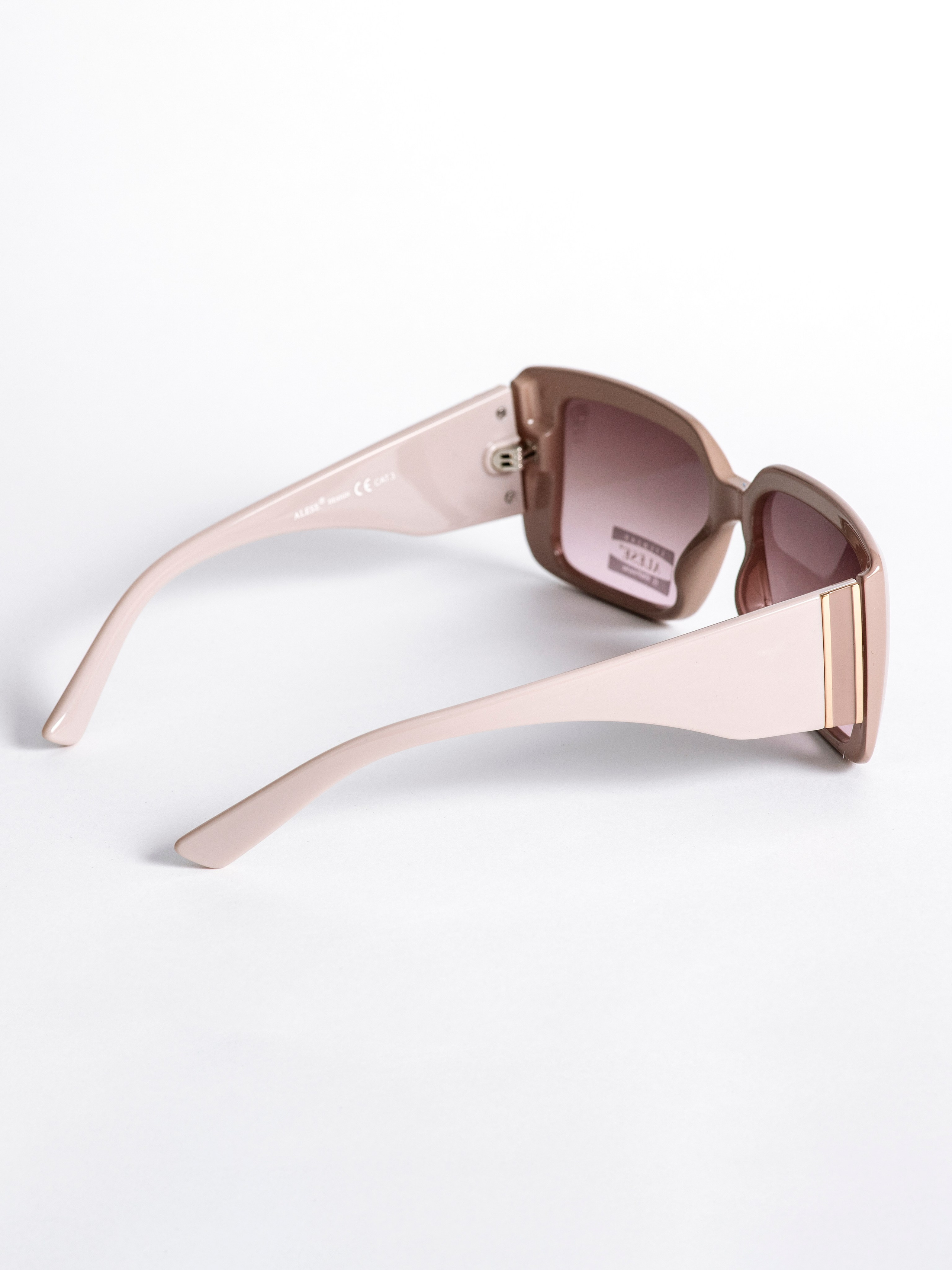 Съемка солнцезащитных очков. Фотограф в Санкт-Петербурге