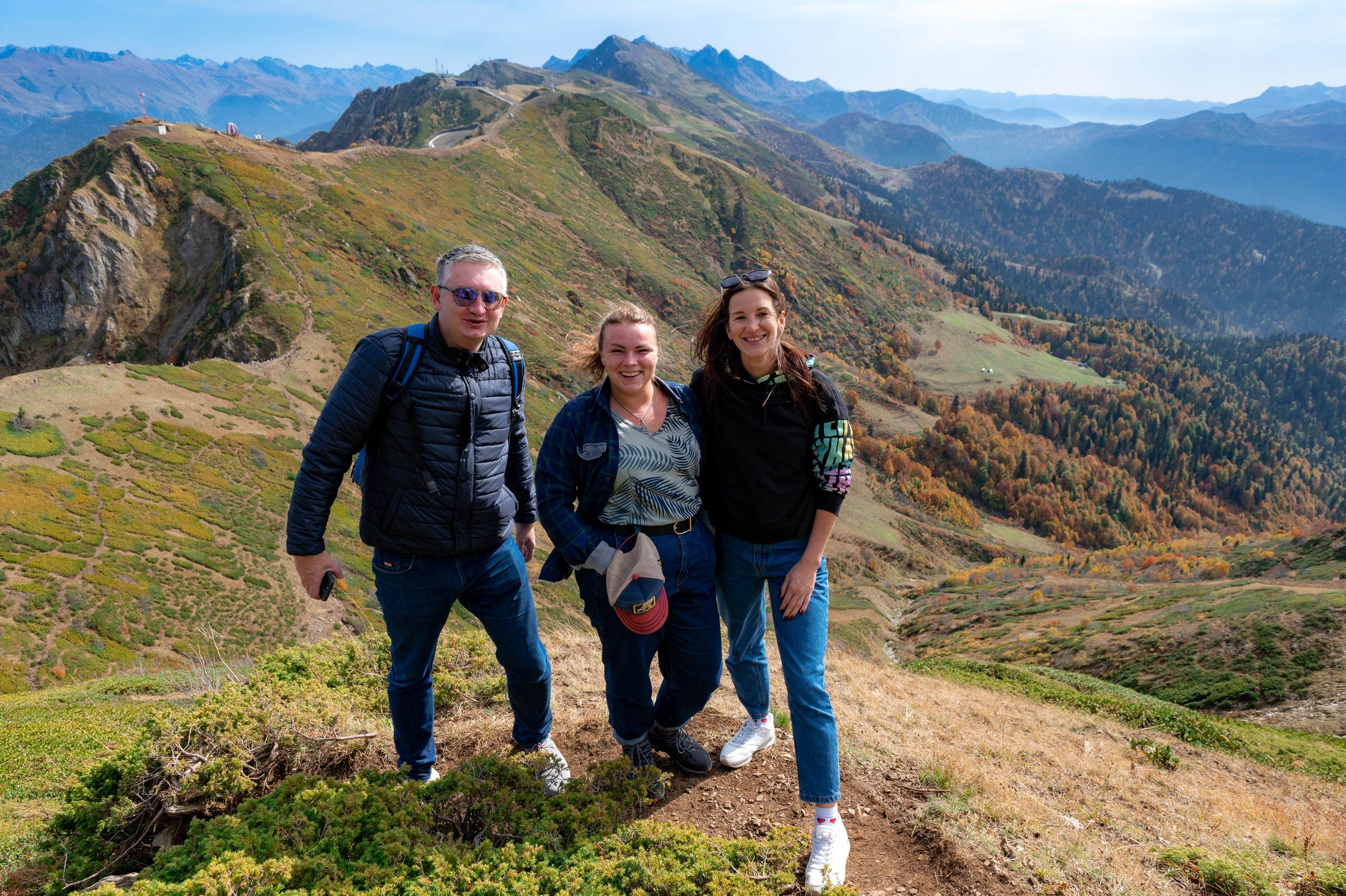 Хайкинг по трем курортам Красной Поляны 2022. Репортажный фотограф в Красной Поляне и Сочи Павлюченко Екатерина