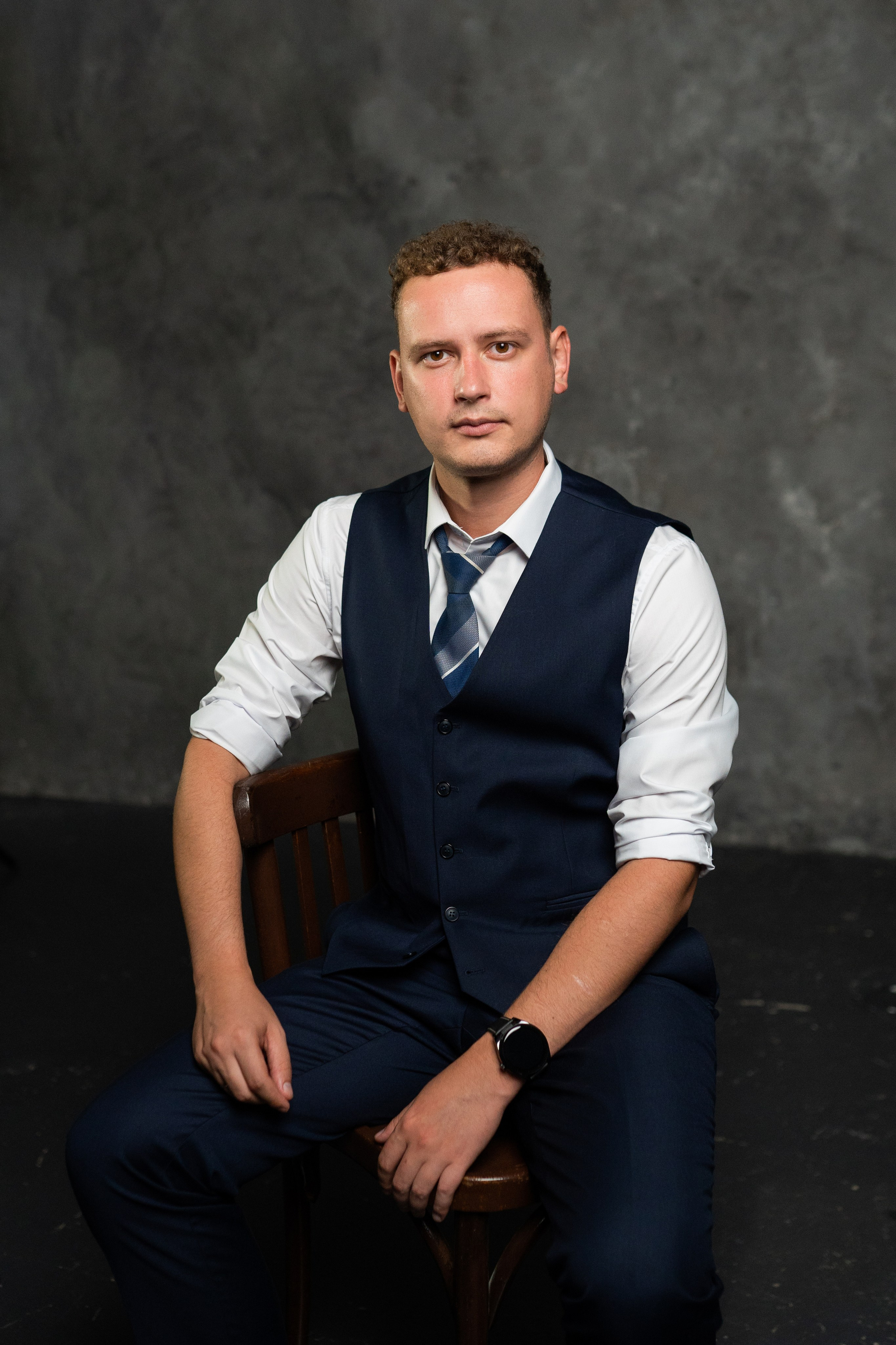 Дмитрий. Деловая мужская фотосессия в фотостудии. Фотограф в Самаре Иван Булатов
