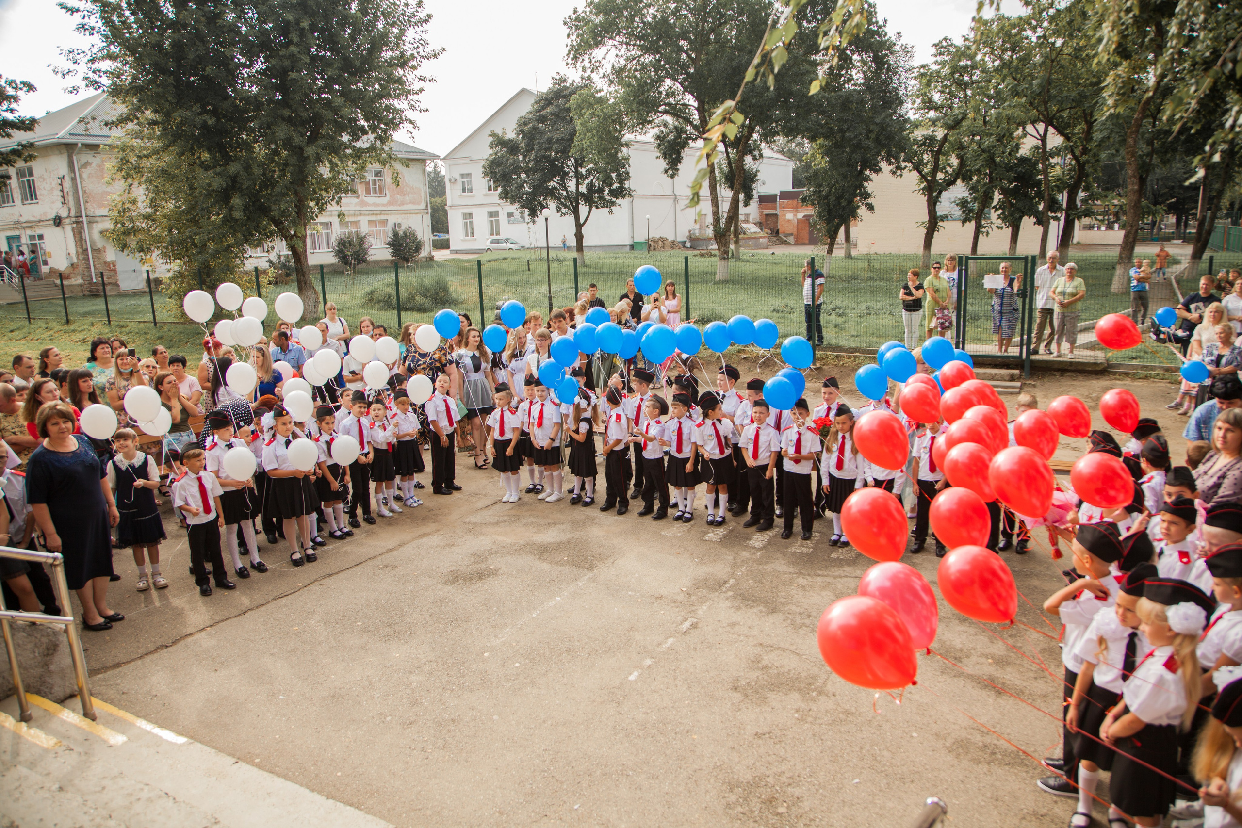 Линейка 1 сентября. Свадебный и семейный фотограф в Армавире
