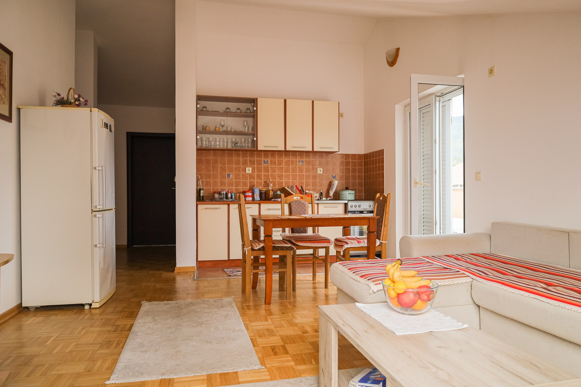 Private aparts for sale. Fotograf u Crnoj Gori-porodično fotografisanje sa djecom, lovestory, nekretnine