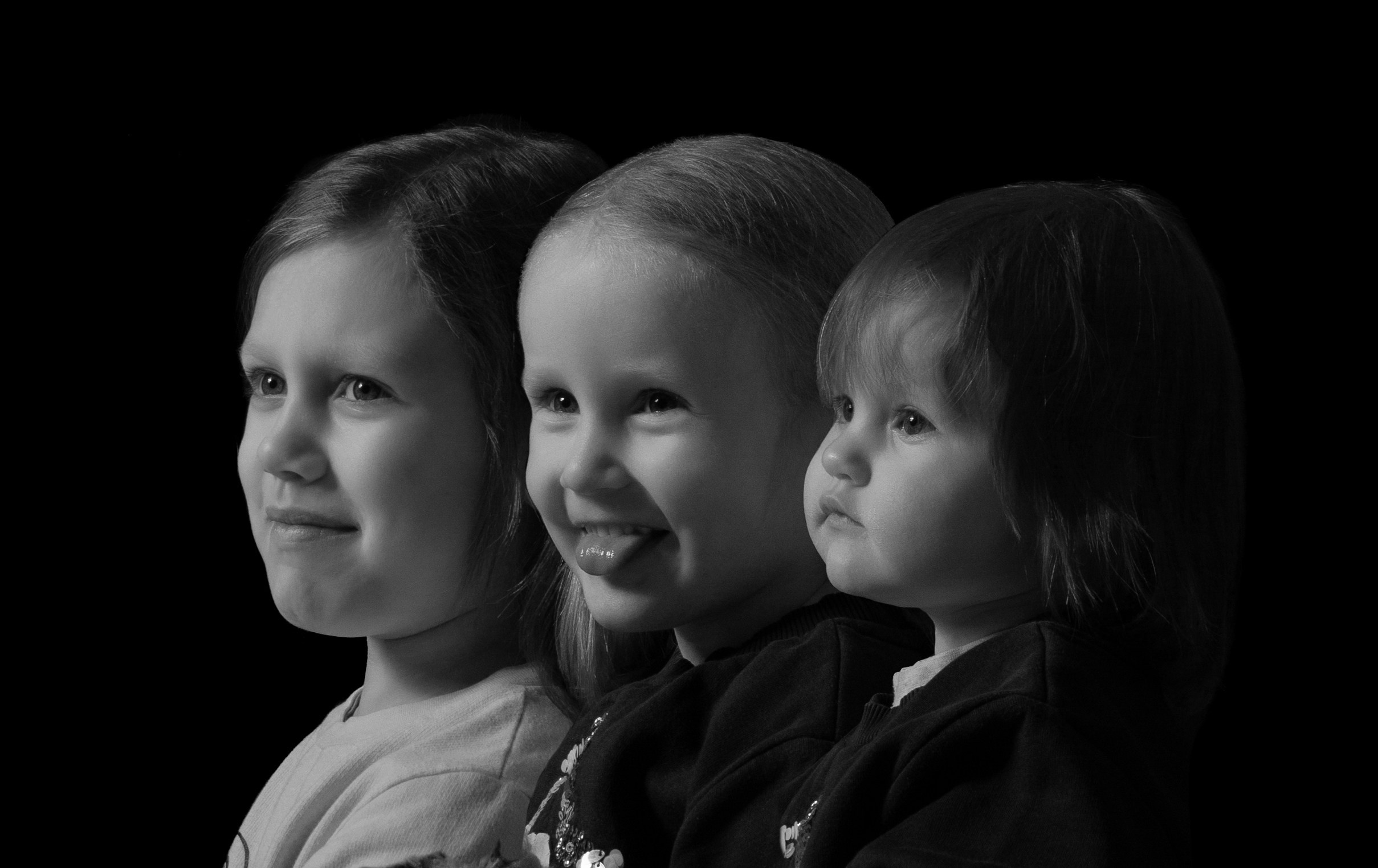 Семейный портрет на черном фоне. Портрет поколений. Наследие