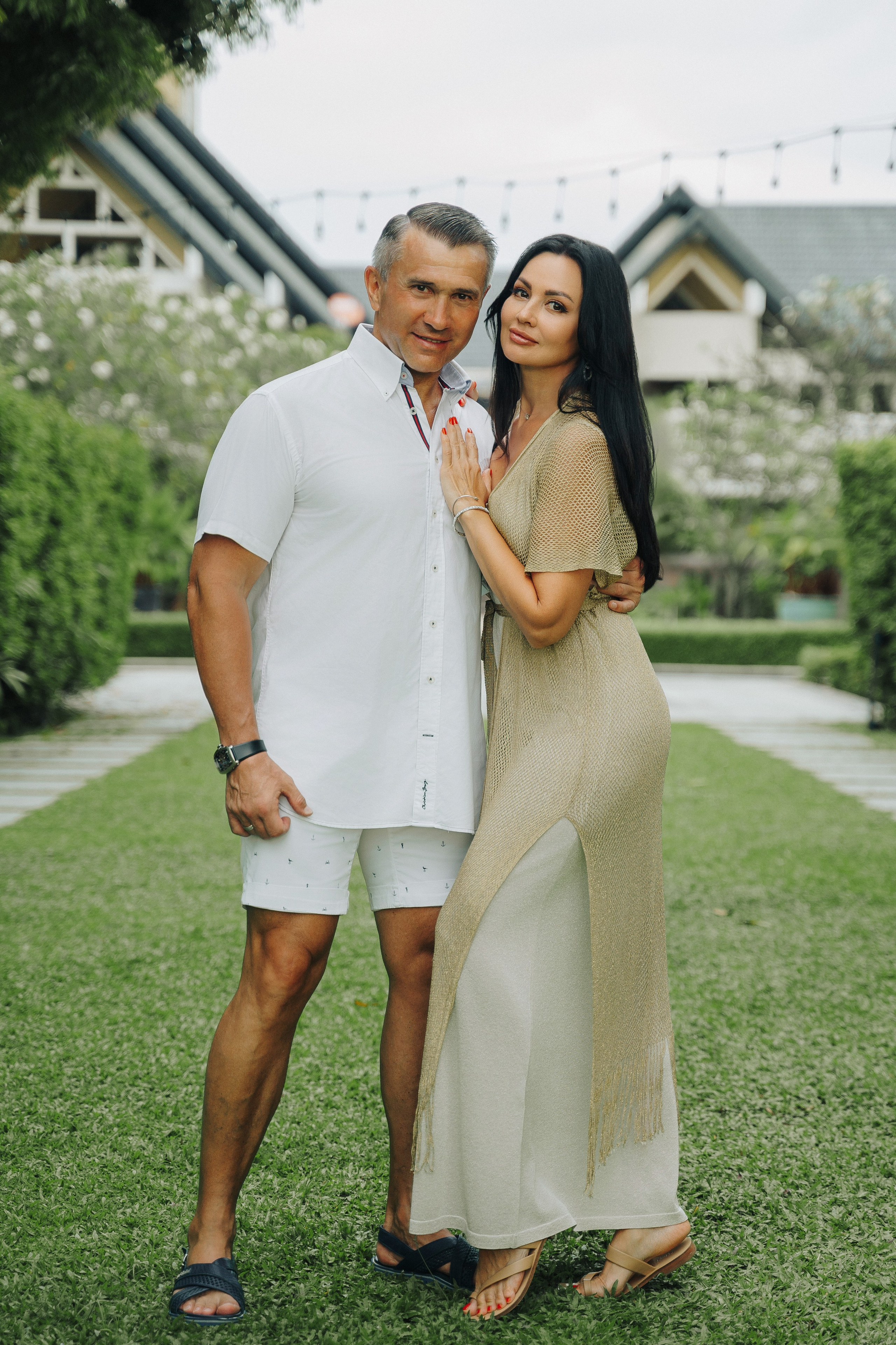 Family photoshoot. Professional Wedding Photography, Portraits, and Studio Photoshoots in Phuket