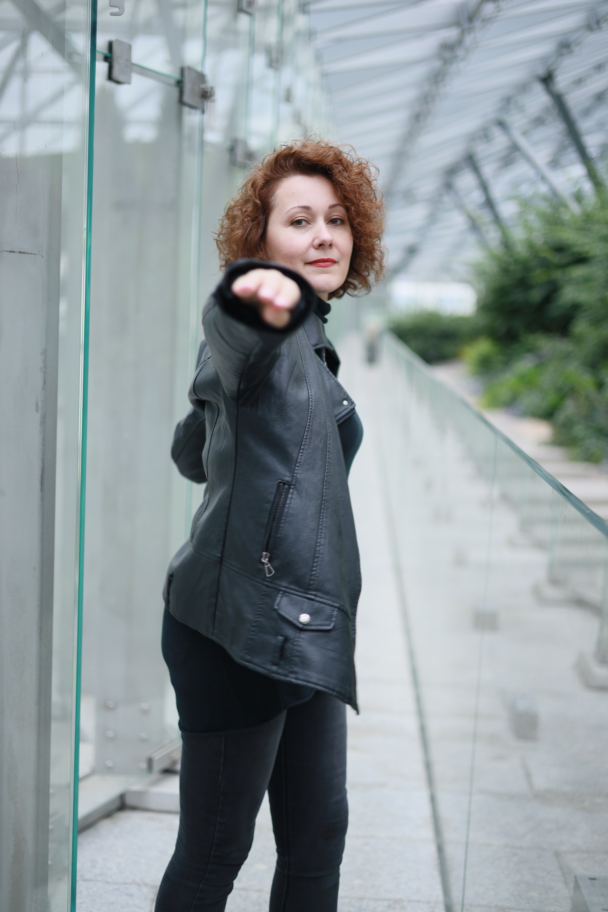 Larisa walking in the park. Family, portrait, content photo in Costa Rica Evgeniya Besprozvannykh