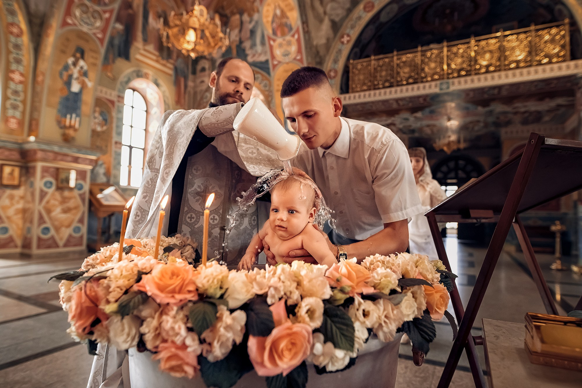 Фотографии момента погружения в купель (Таинство крещения). Moscow_CPC