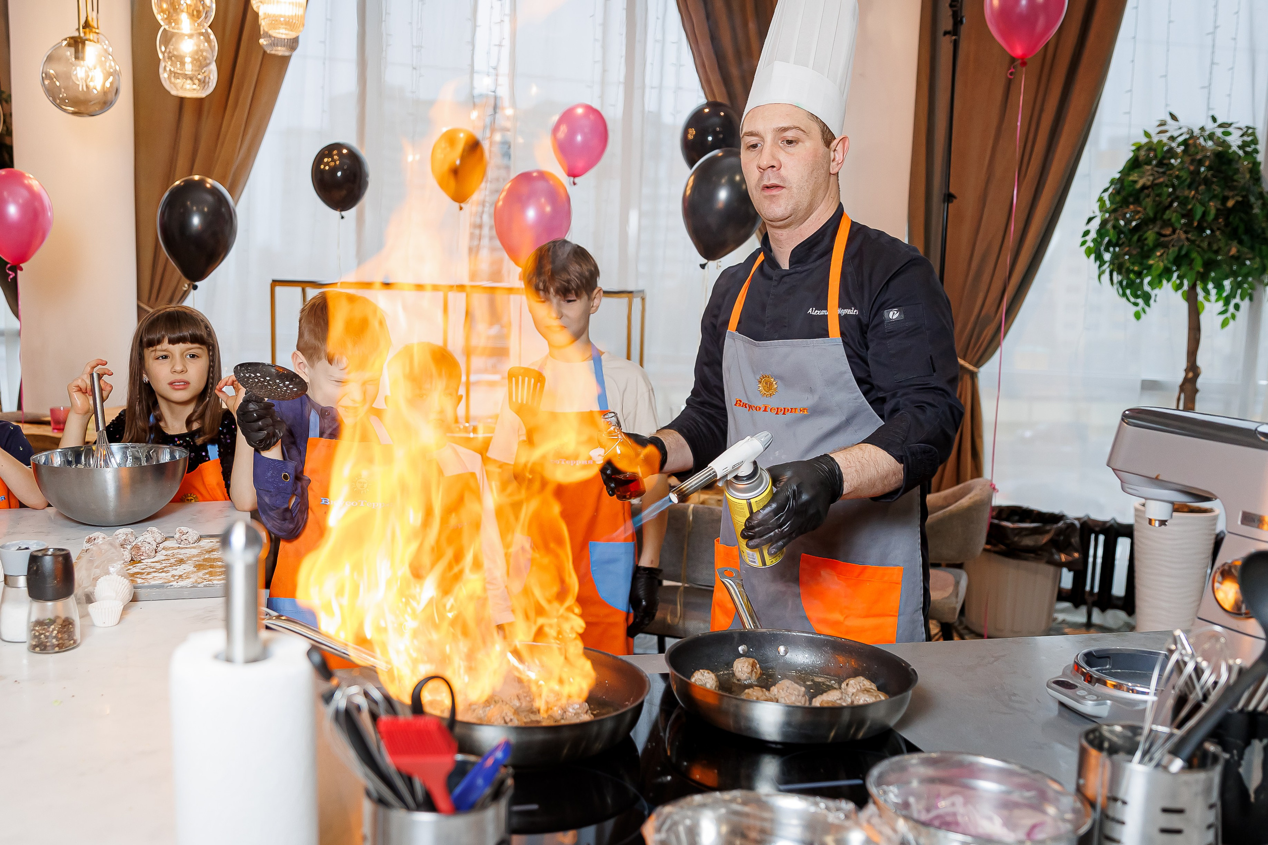 День рождения Насти «Венсдэй во Вкусотеррии». Семейный и детский фотограф Комина Елена, Власиха, Одинцово