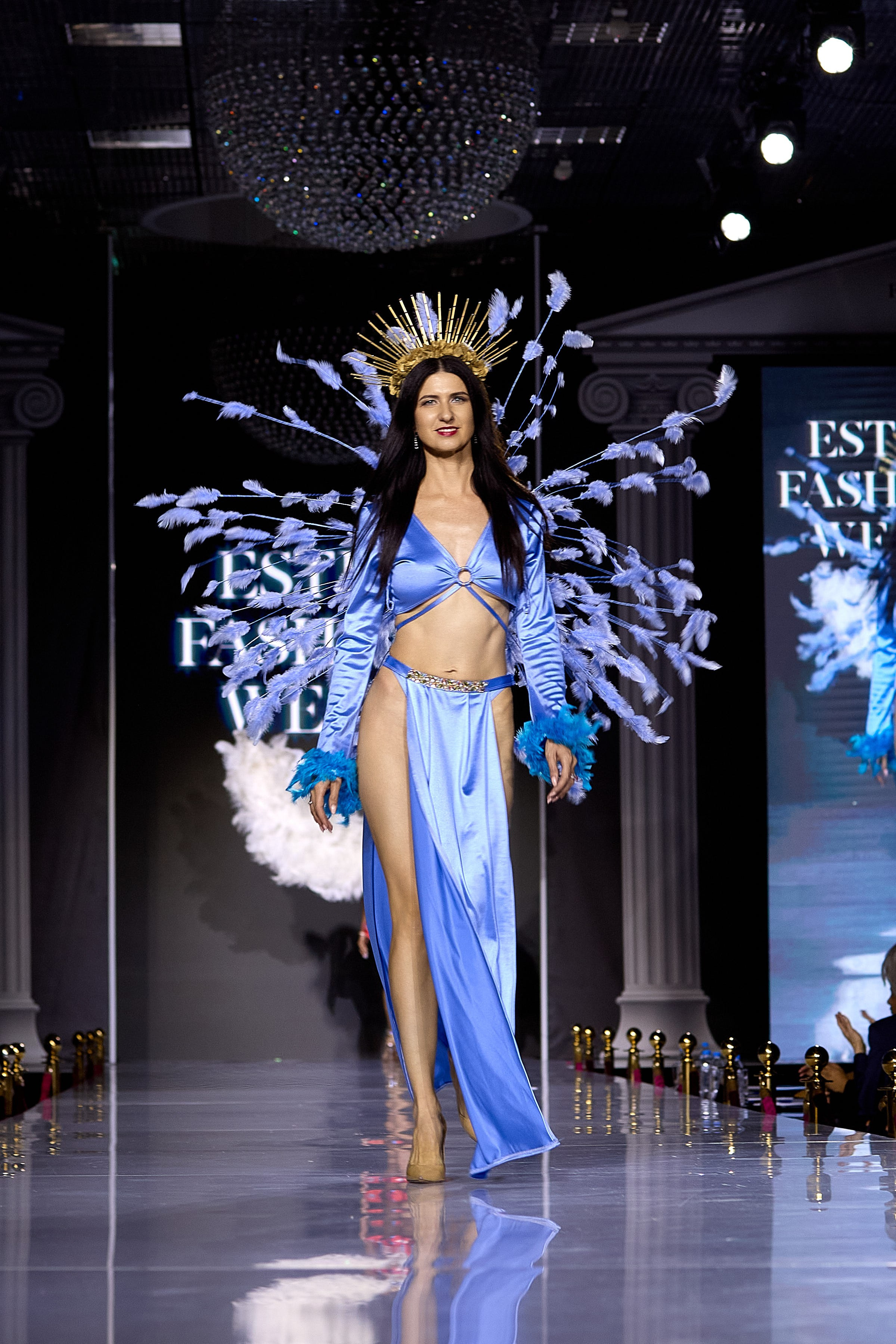 Показ в стиле Victoria's Secret | Ювелирная неделя моды «Эстет»