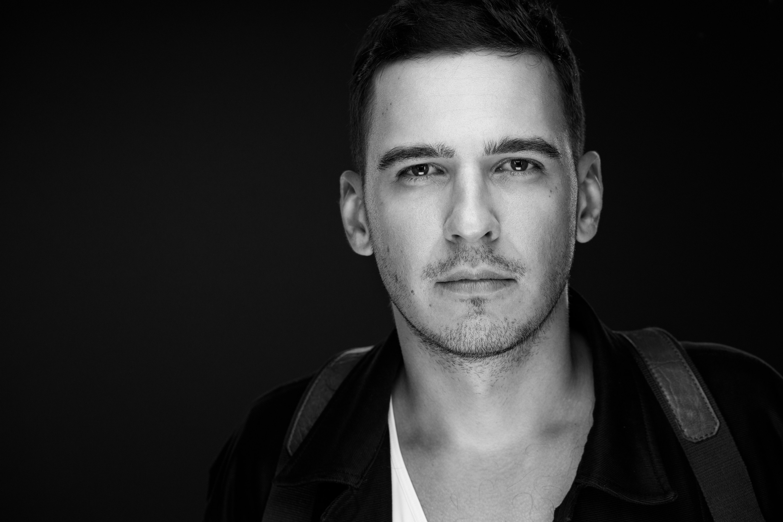 Headshot & portrait session for Arthur. Headshot & portrait photographer Alexei Shendrick