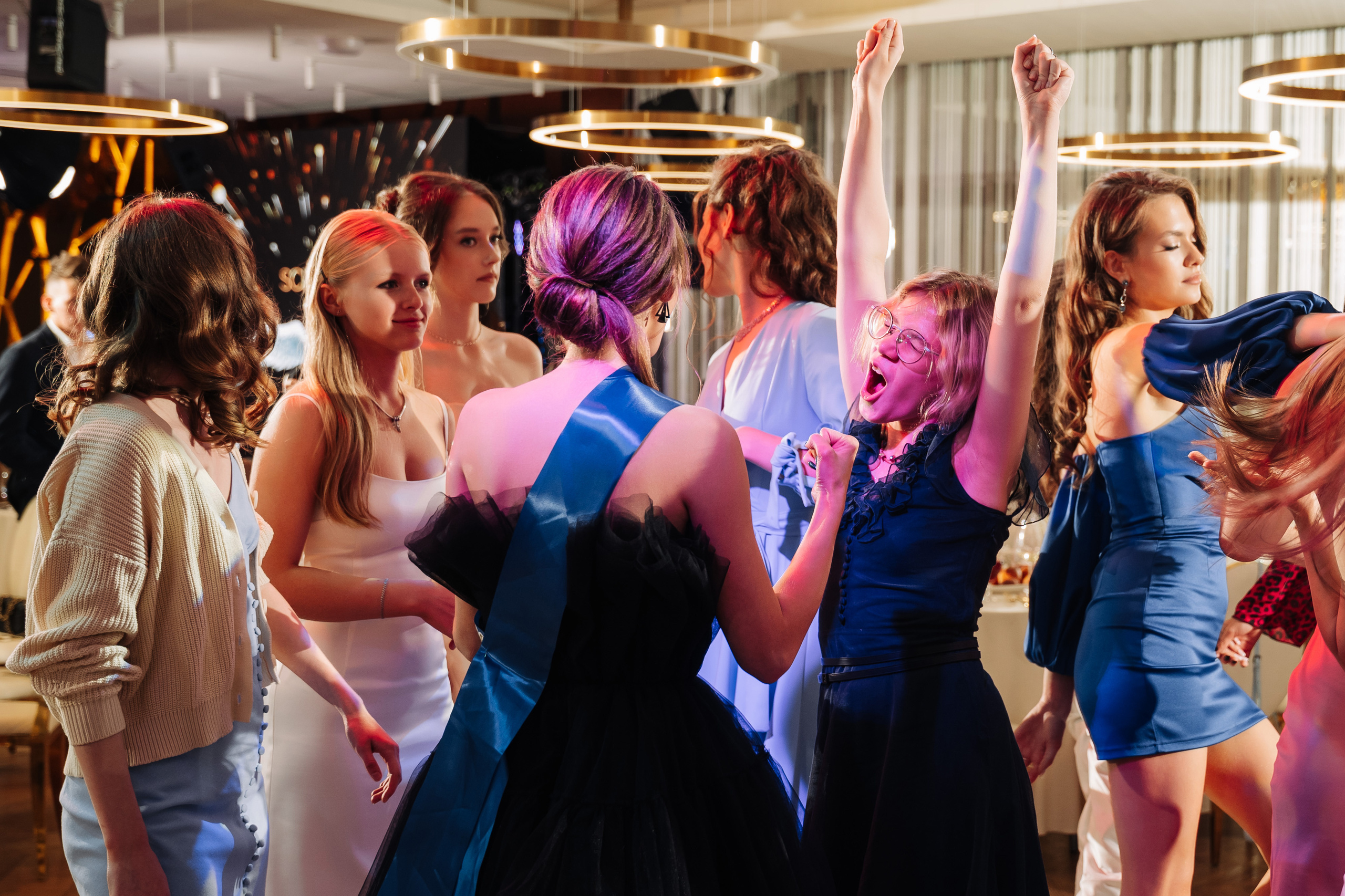 Фотограф на школьный выпускной, Ярославль, профессиональный фотограф, репортажный фотограф, съемка выпускных вечеров, 