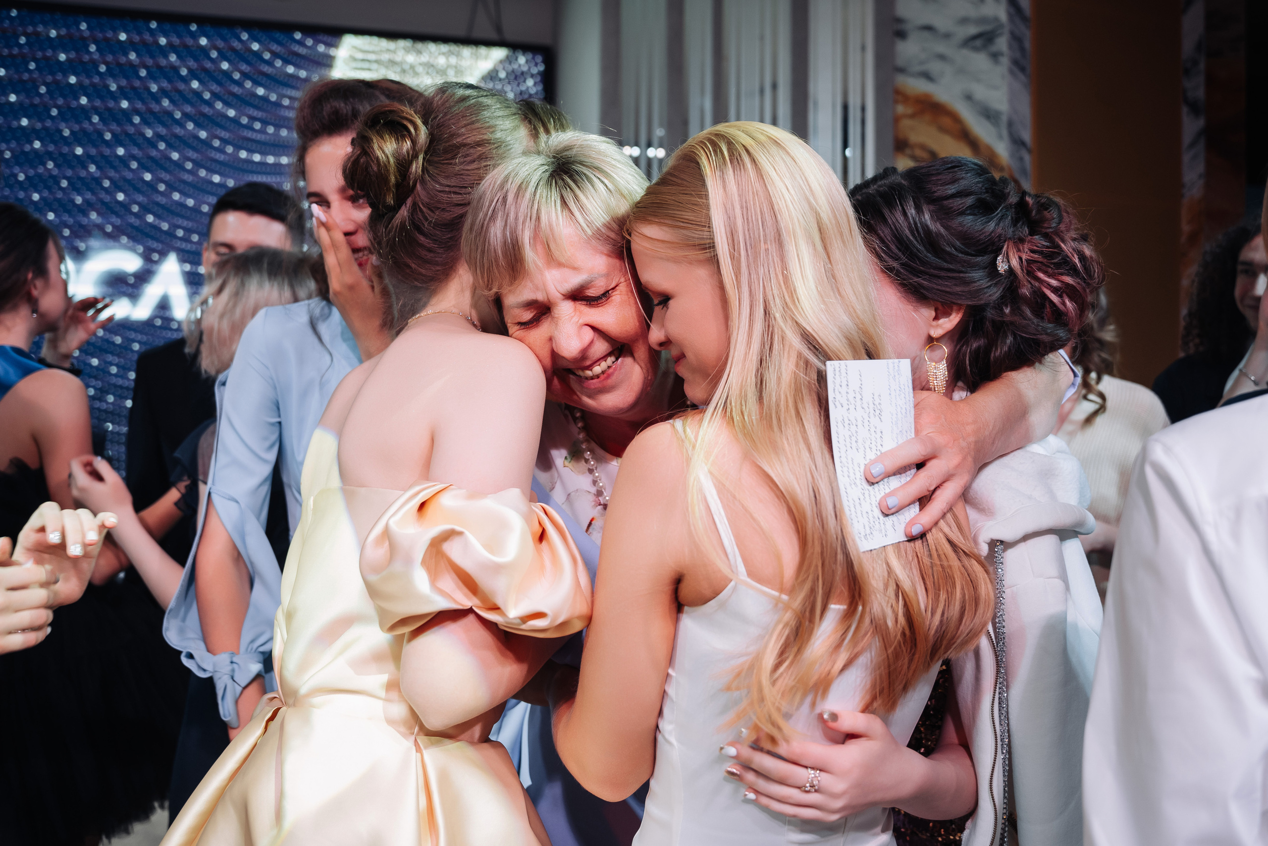 Фотограф на школьный выпускной, Ярославль, профессиональный фотограф, репортажный фотограф, съемка выпускных вечеров, 