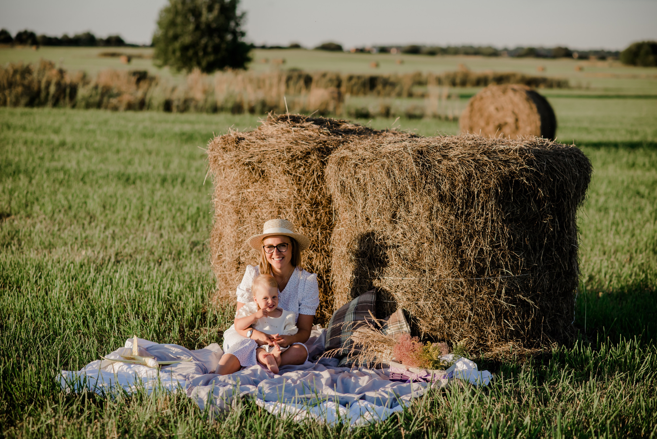 Семья в поле. Свадебный и семейный фотограф Евгения Кононова