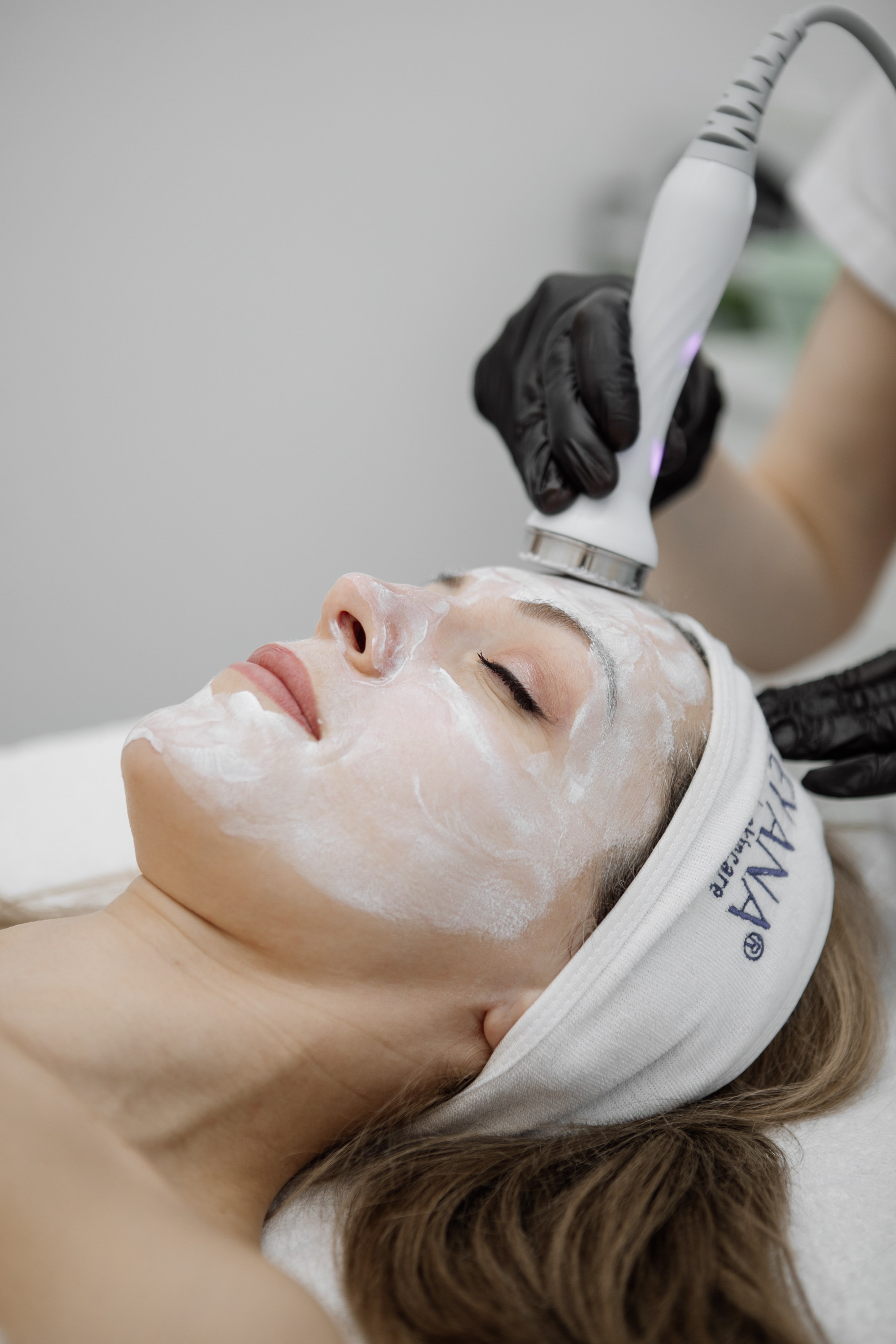 Косметолог Алёна. Фотограф Губкинского