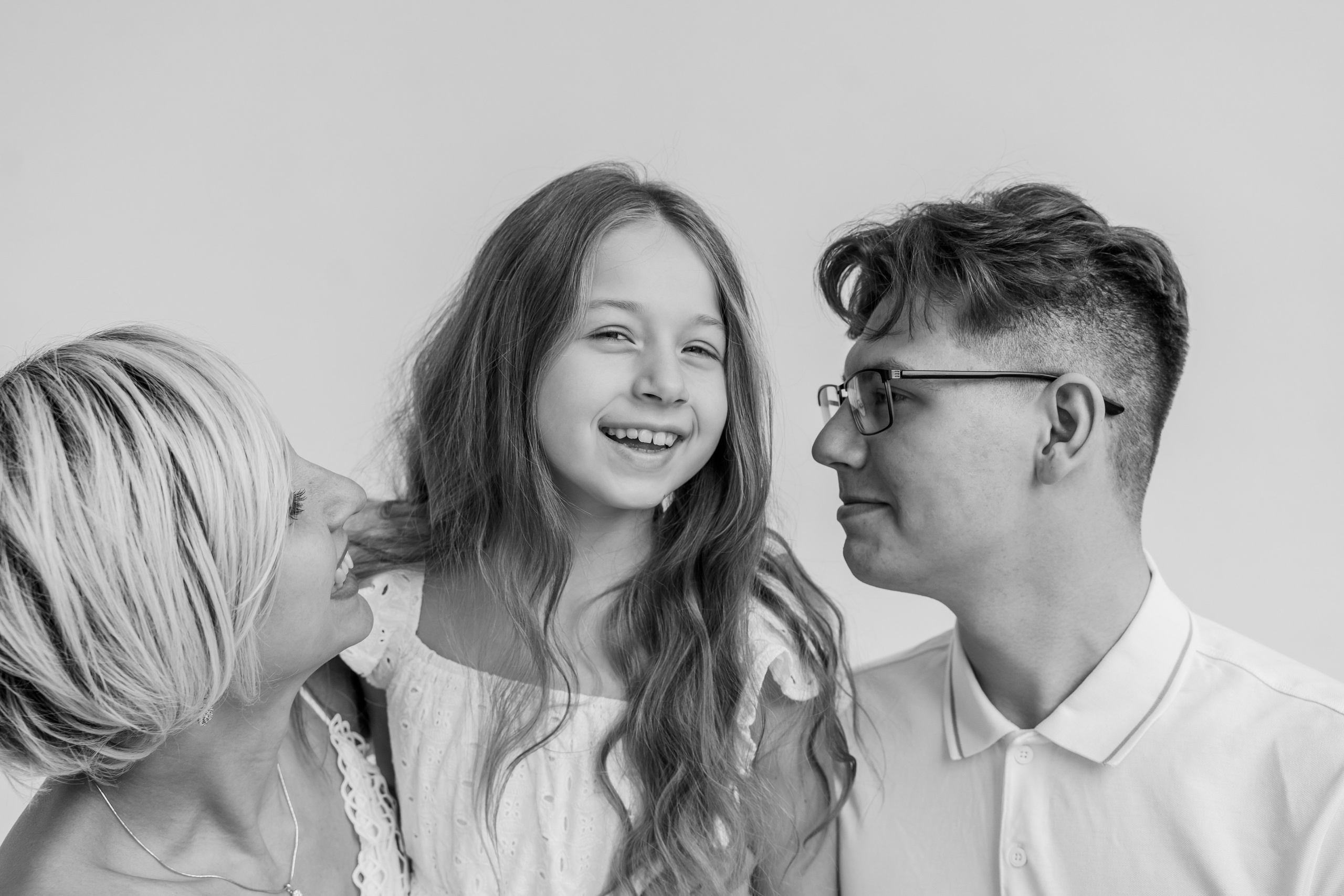 Семейная фотосессия в студии. Минимализм. Фотограф в Самаре Екатерина Кроз