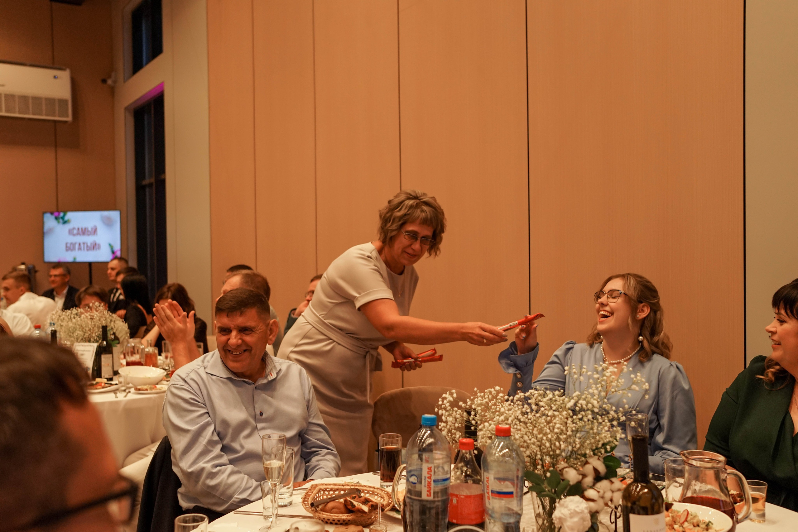 Лиза и Сережа: регистрация, прогулка и банкет. Фотограф в Иркутске