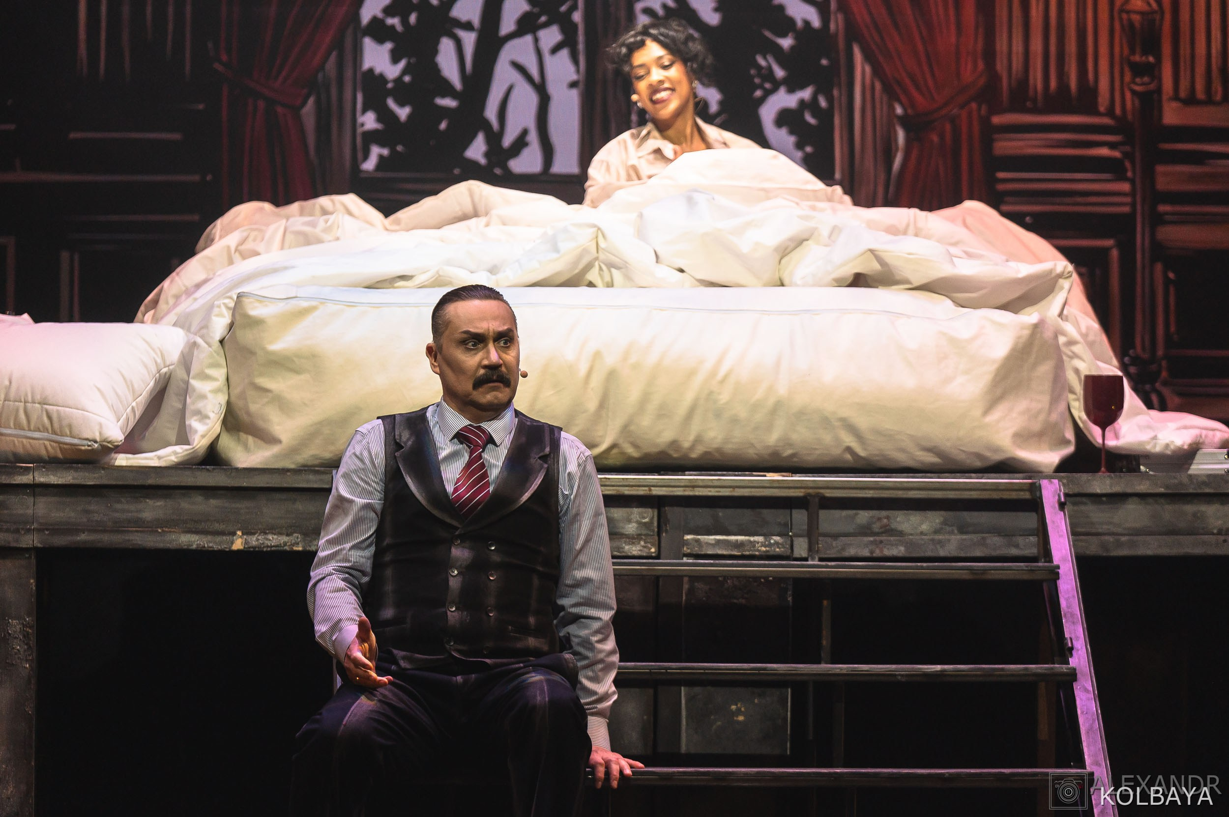 Фотографии со спектакля «Однажды в городе N». Концертный и театральный репортажный фотограф в Москве Александр Колбая