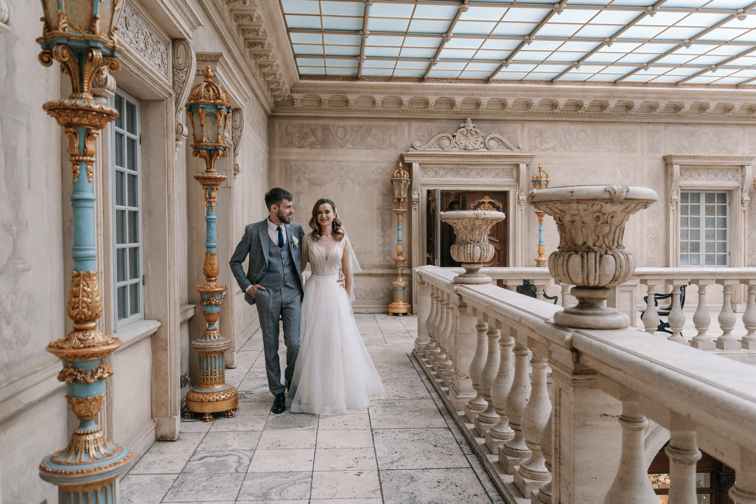 Свадебная фотосессия в отеле Золотое кольцо (Golden Ring Hotel) и ресторане Турандот