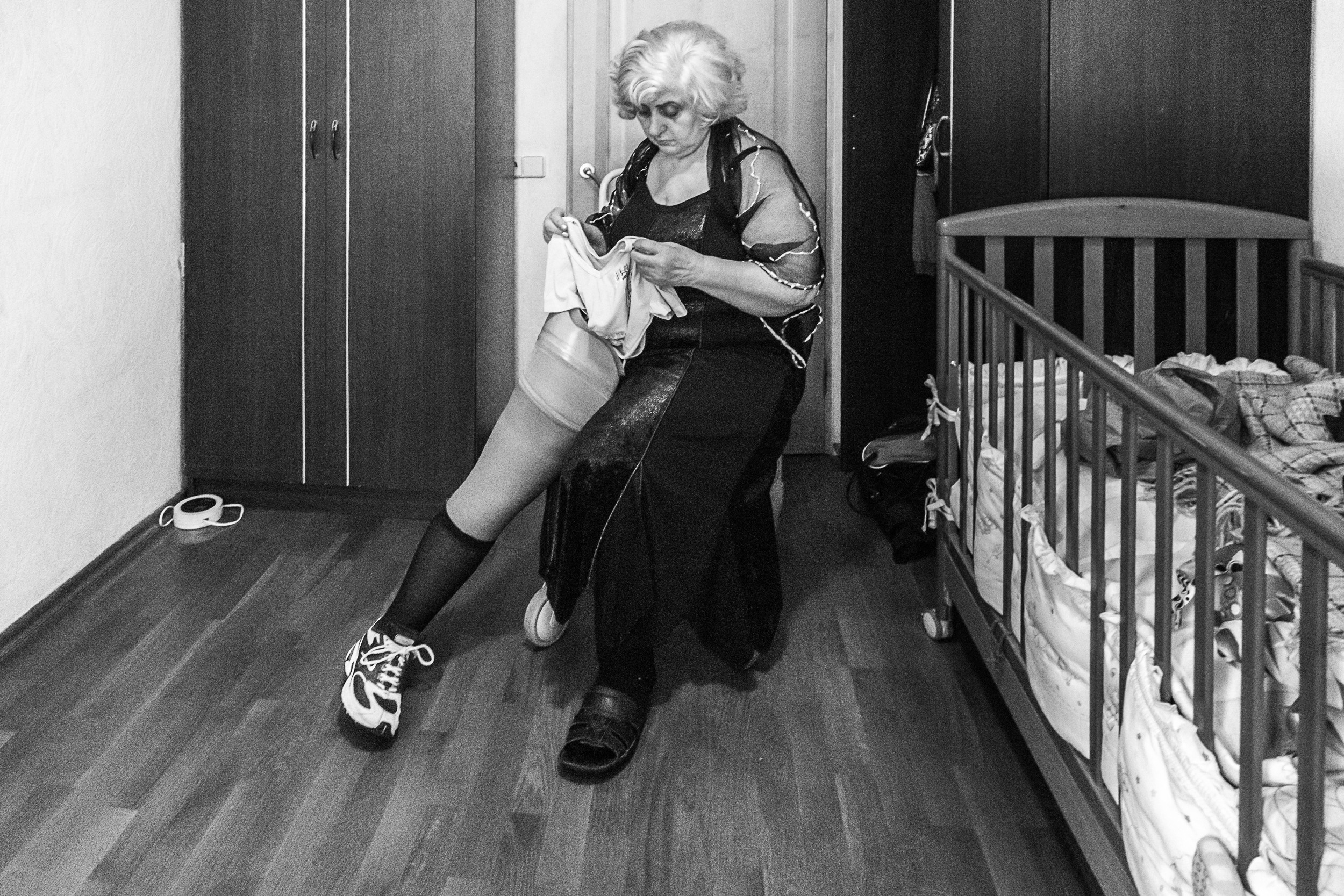 Мери Бушуева: «Колено у меня русское, стопа американская, а сама я грузинка. Я — очень дорогая женщина". Протез, сделанный в Америке после первого марафона, увы стал маловат. Сейчас Мери им почти не пользуется. Фото: Татьяна Корчагина 