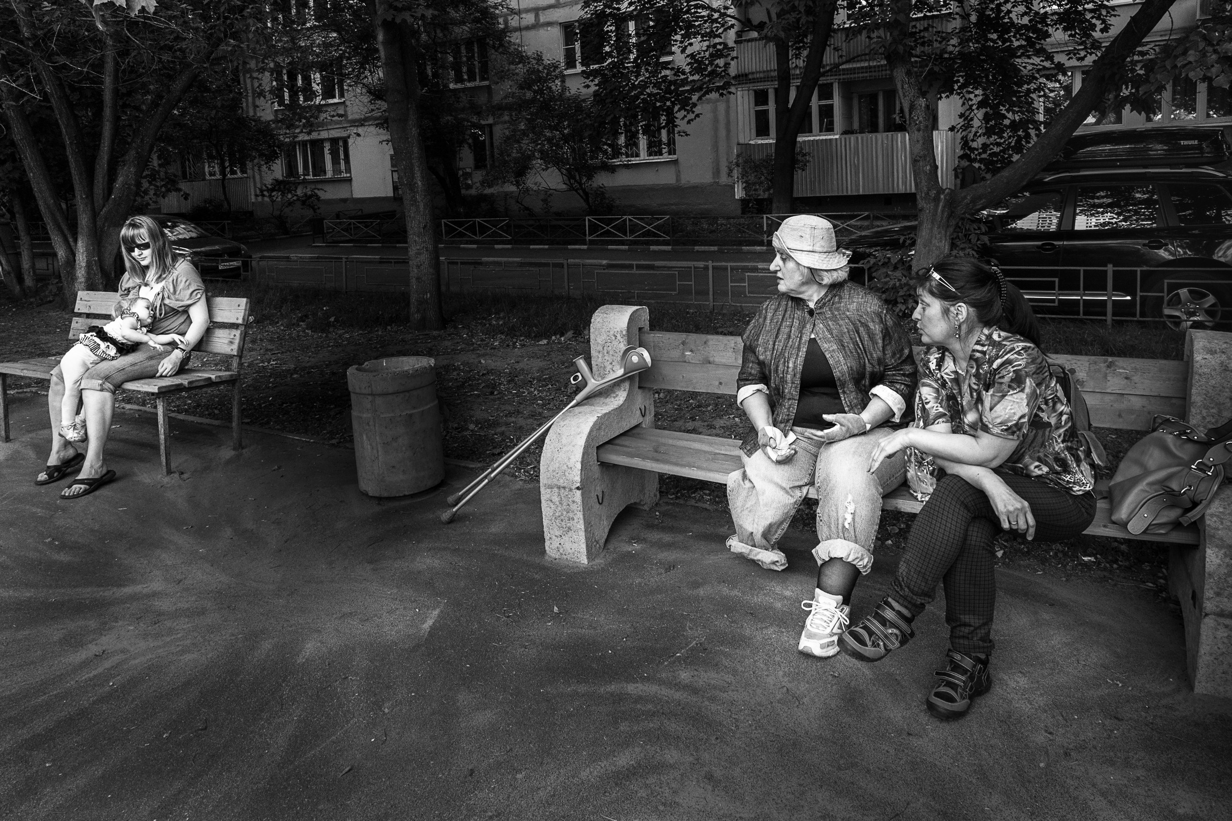 Мери Бушуева на прогулке с дочерью Марией Артемовой и внучкой Анечкой. Фото: Татьяна Корчагина 