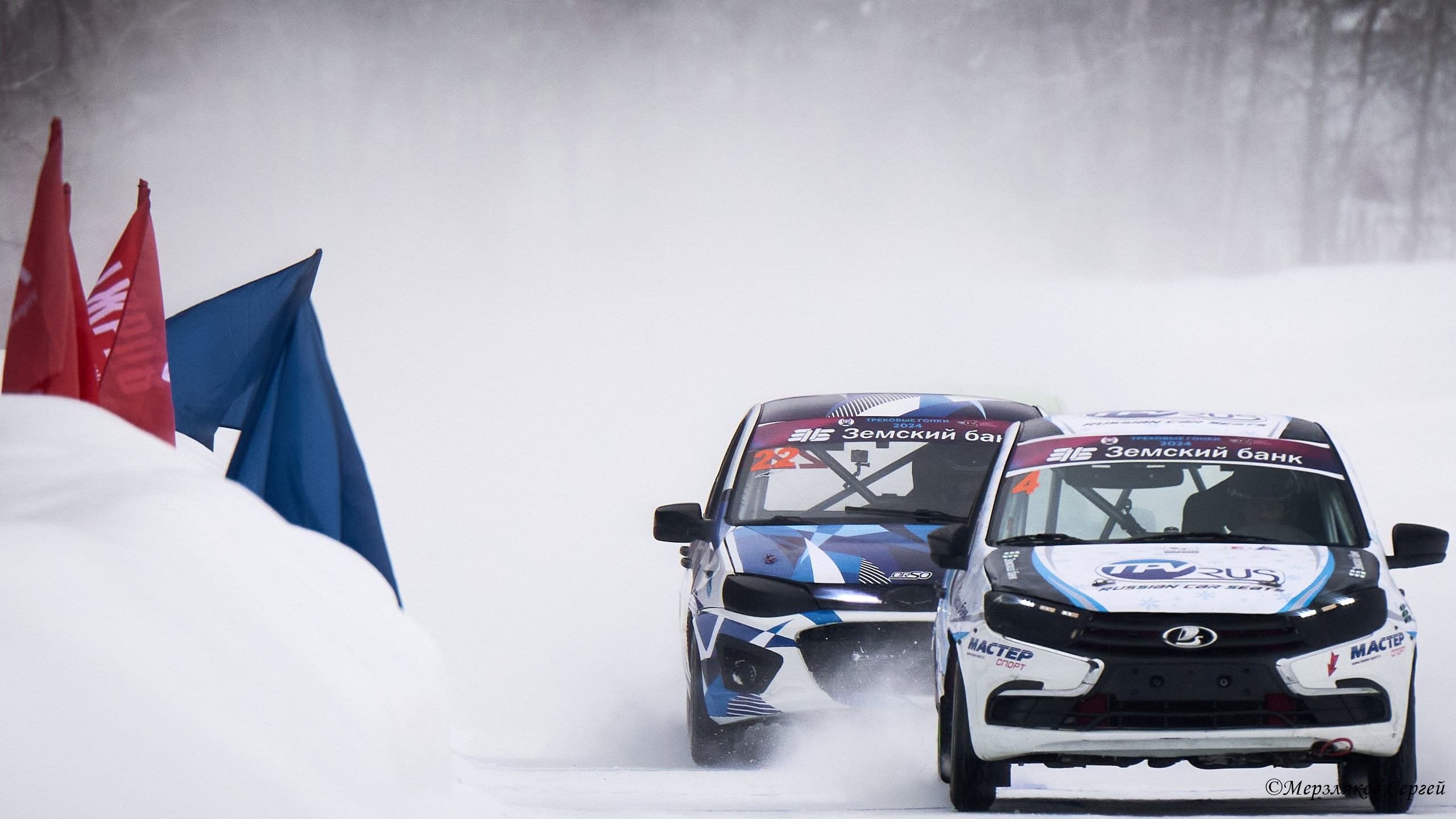 Трековые автогонки на льду Чемпионат России. Спортивный репортажный фотограф в Ижевске Сергей Мерзляков