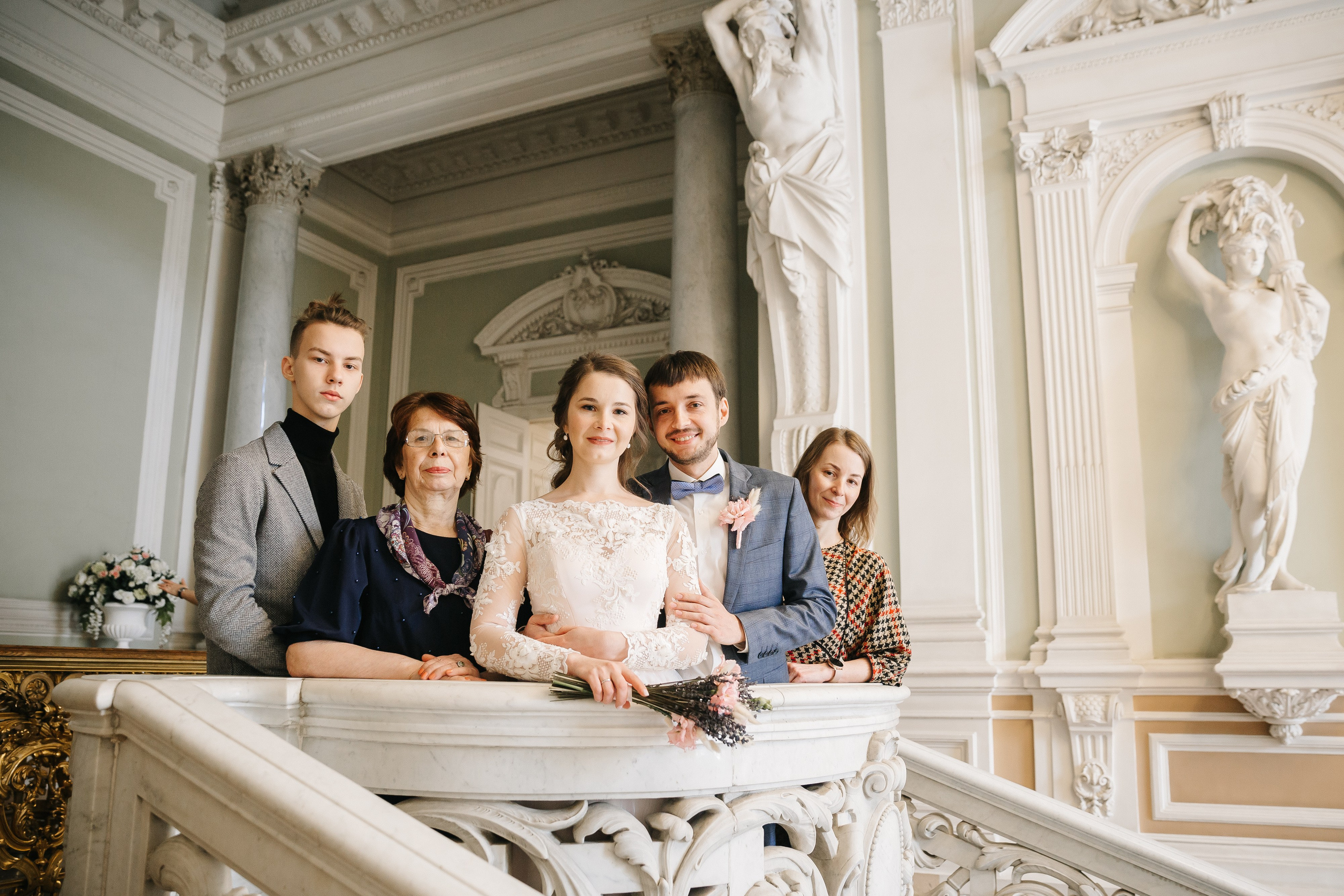 МАЙ | Дворец № 1, Атланты, Эрмитажный дворик. Свадебный фотограф в Санкт-Петербурге Полина Корзухина