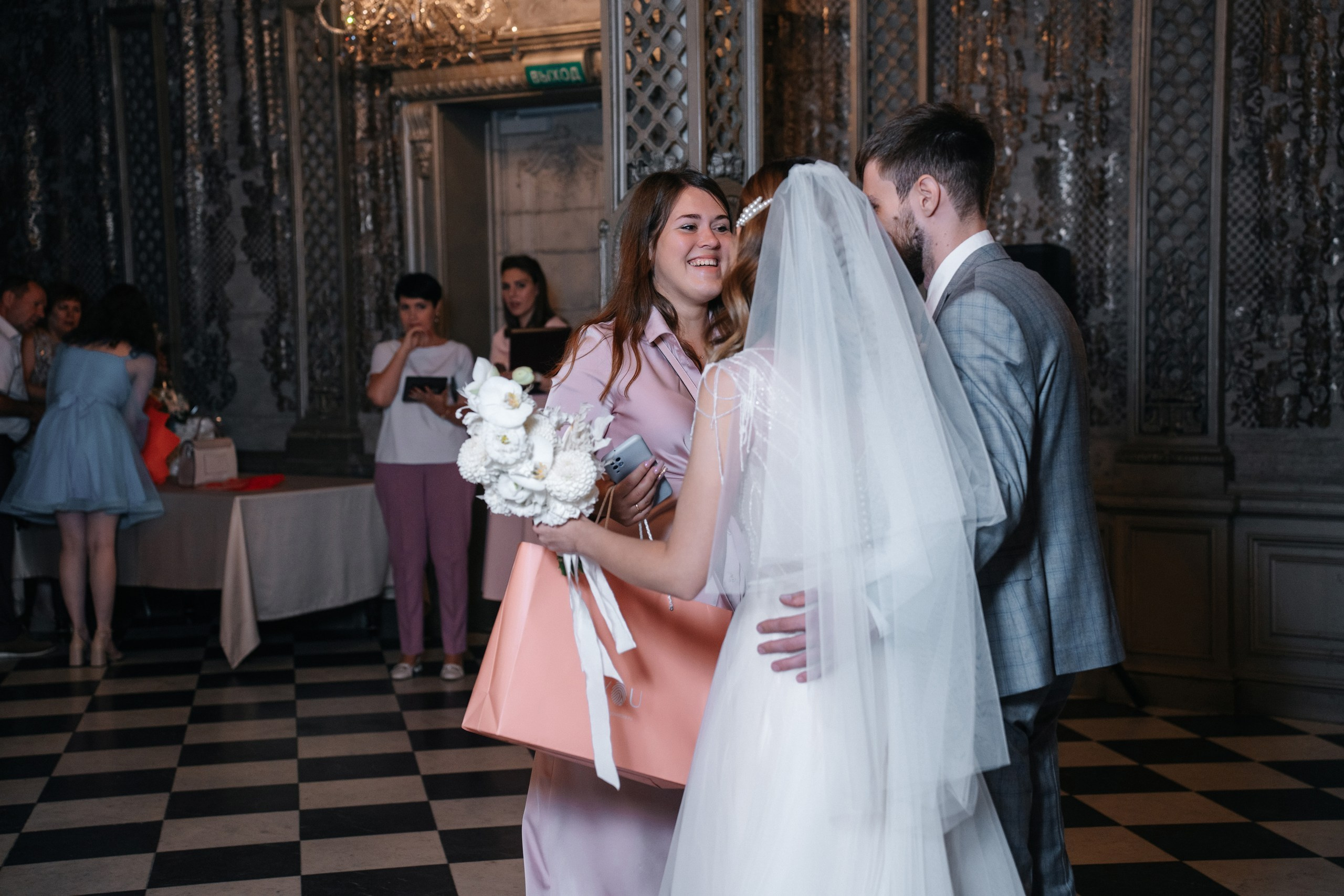 Свадебная фотосессия в отеле Золотое кольцо (Golden Ring Hotel) и ресторане Турандот