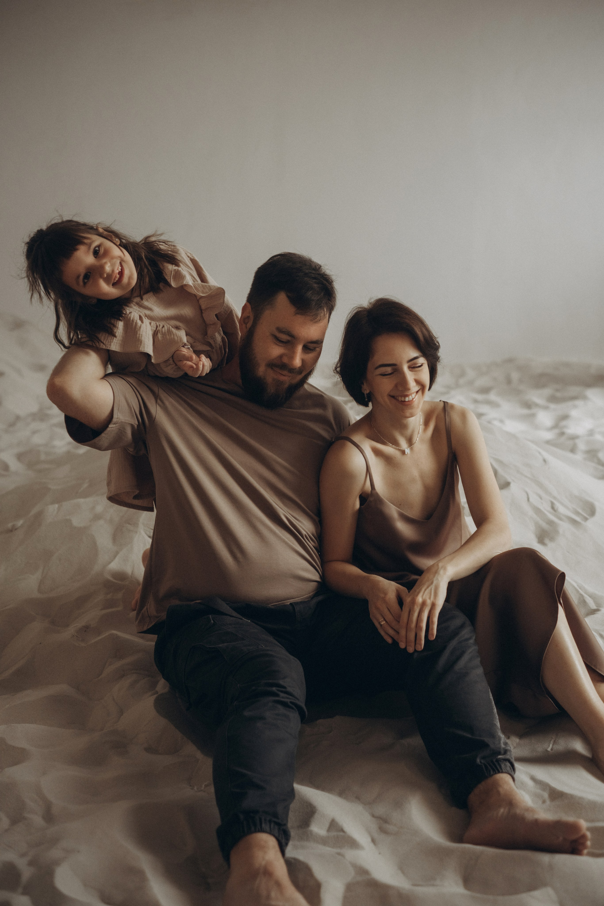 Семейная фотосессия в студии. Семейный и детский фотограф в Санкт-Петербурге