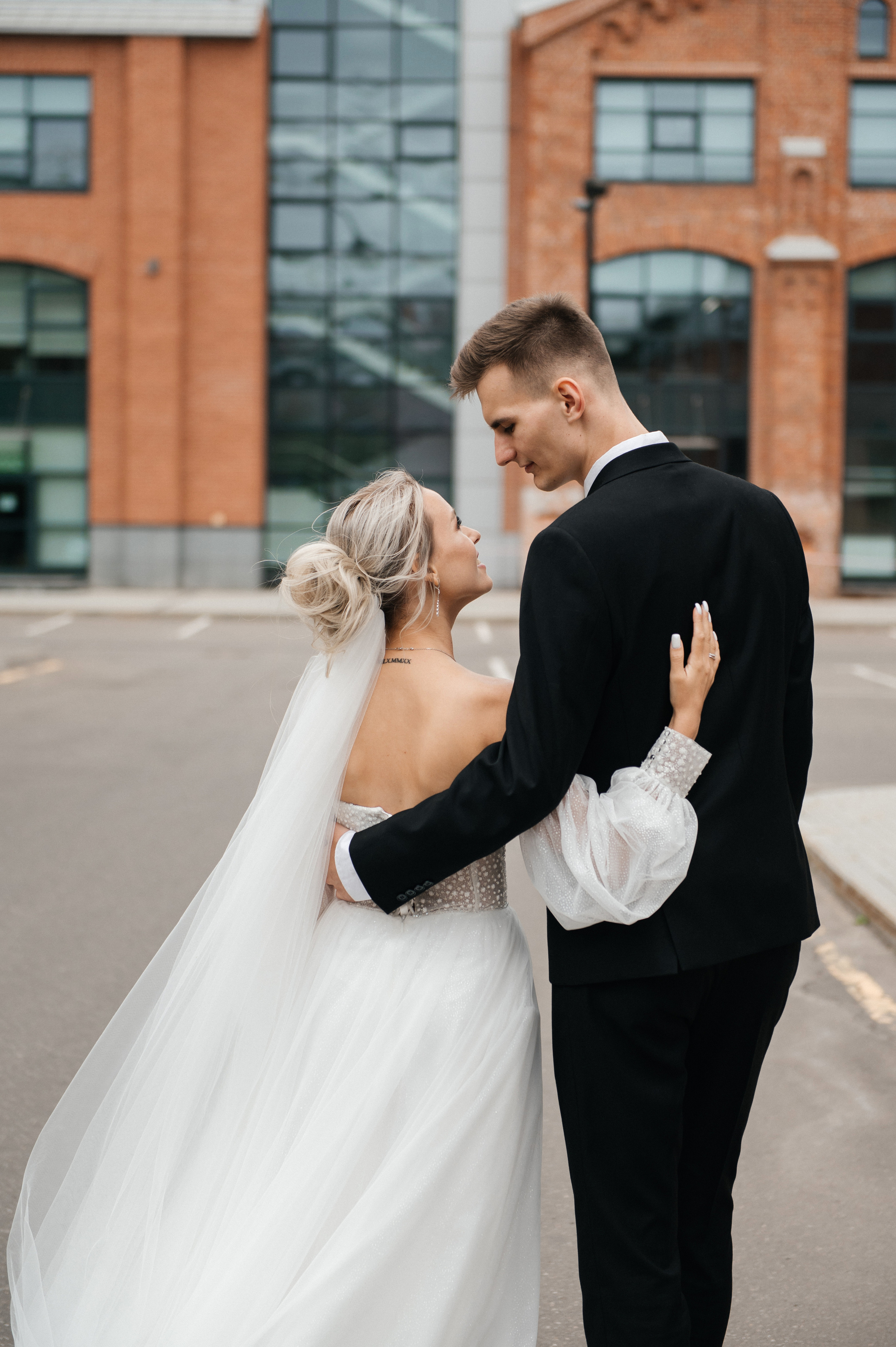 Свадебная фотосессия на Арма заводе. Семейный и свадебный фотограф в Москве Татьяна Николаева