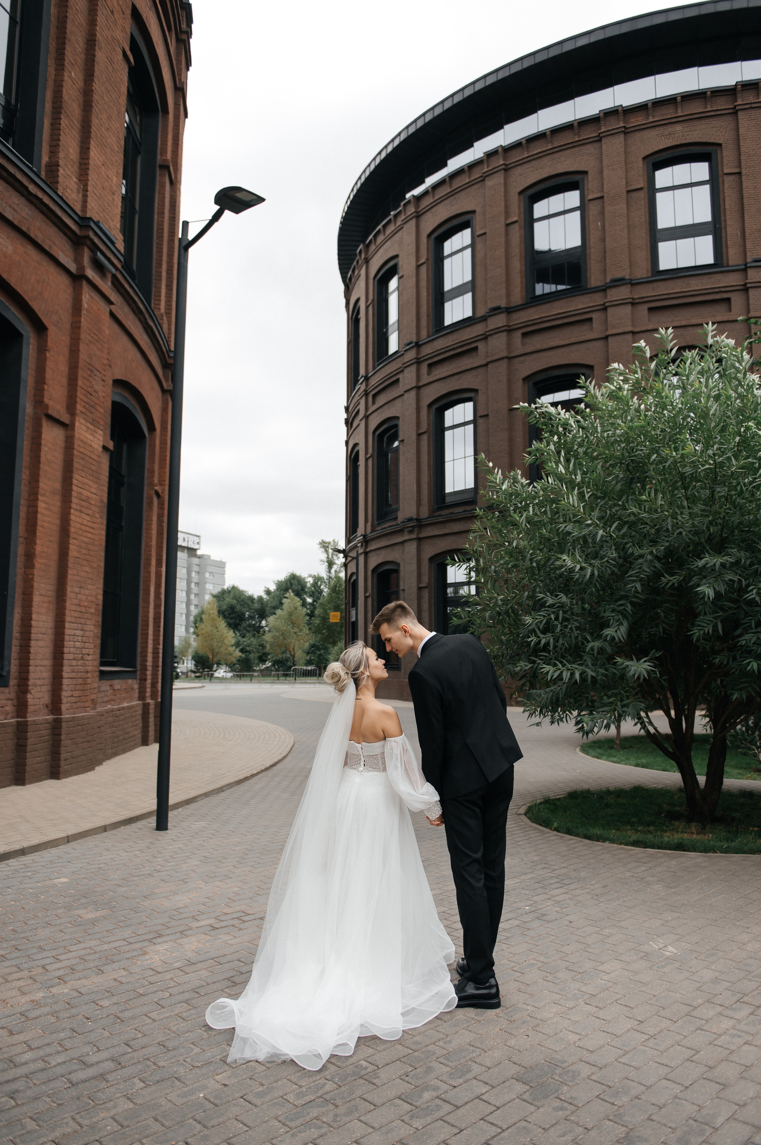 Свадебная фотосессия на Арма заводе. Семейный и свадебный фотограф в Москве Татьяна Николаева