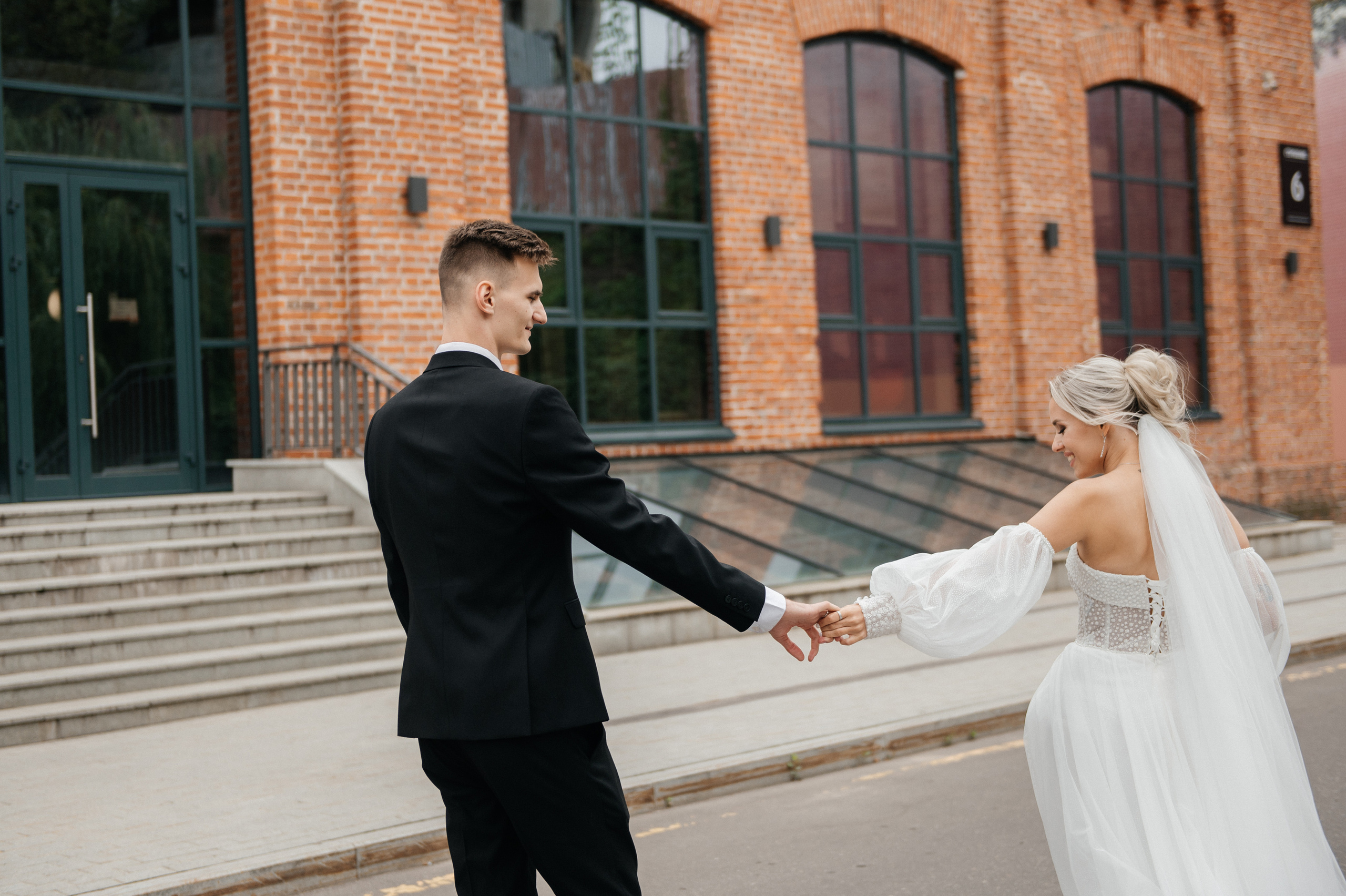 Свадебная фотосессия на Арма заводе. Семейный и свадебный фотограф в Москве Татьяна Николаева