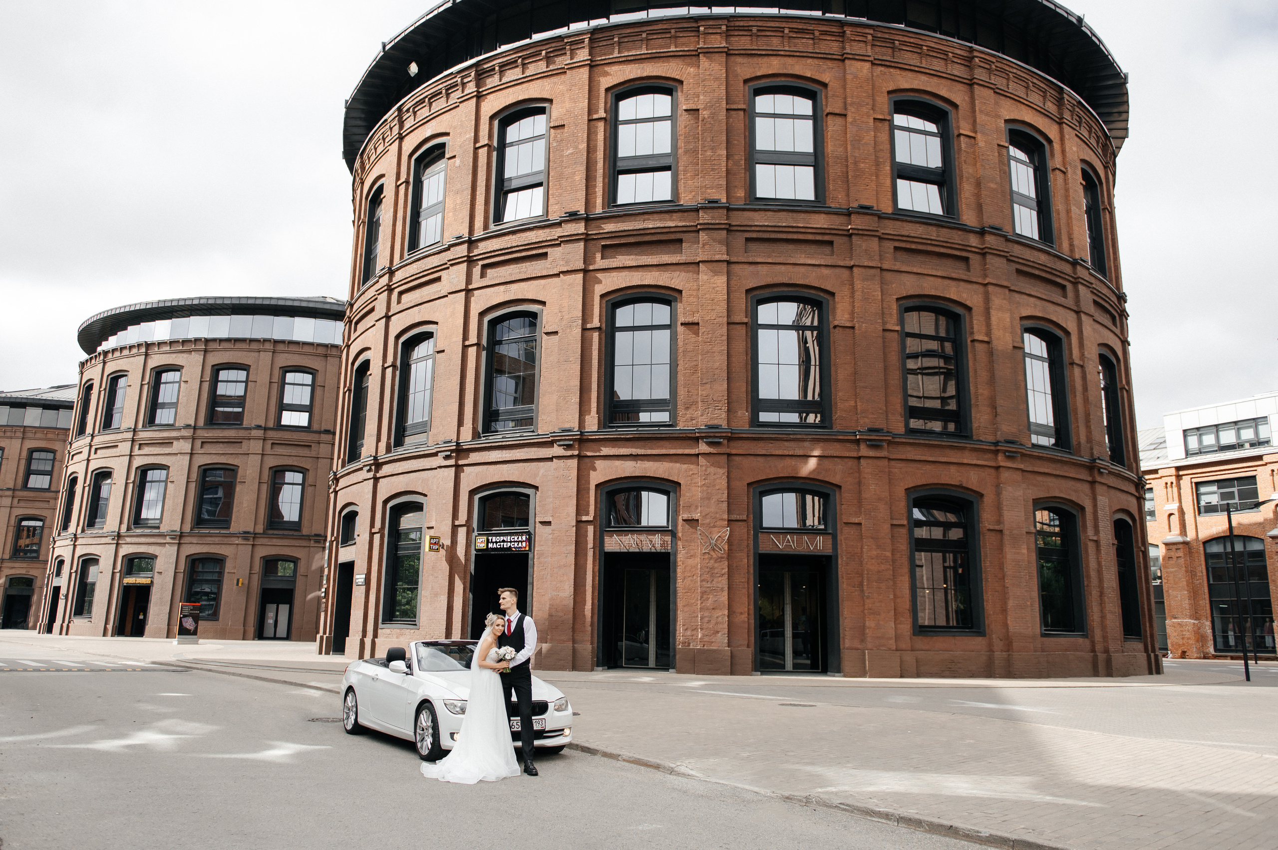 Свадебная фотосессия на Арма заводе. Семейный и свадебный фотограф в Москве Татьяна Николаева