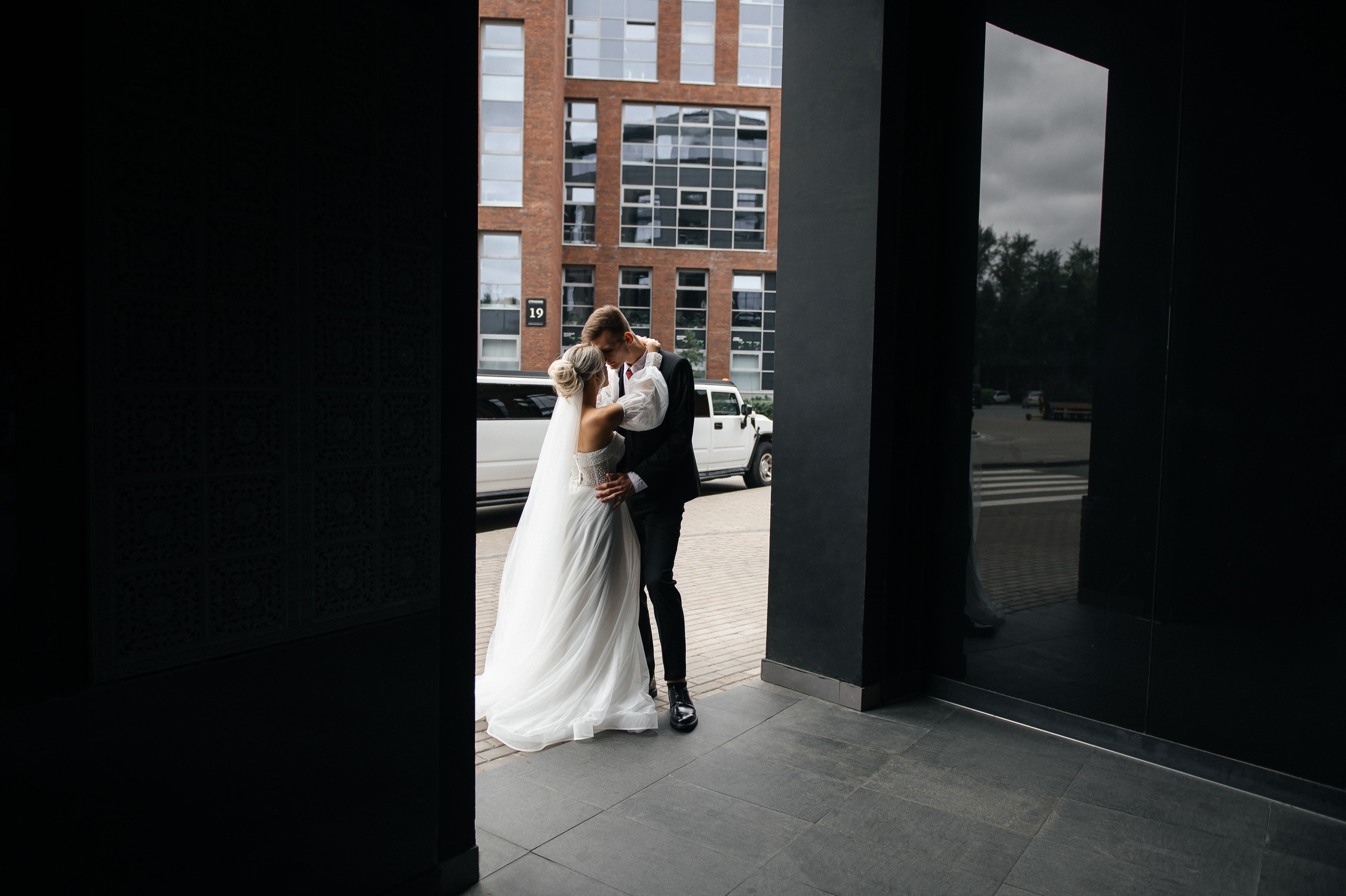 Свадебная фотосессия на Арма заводе. Семейный и свадебный фотограф в Москве Татьяна Николаева