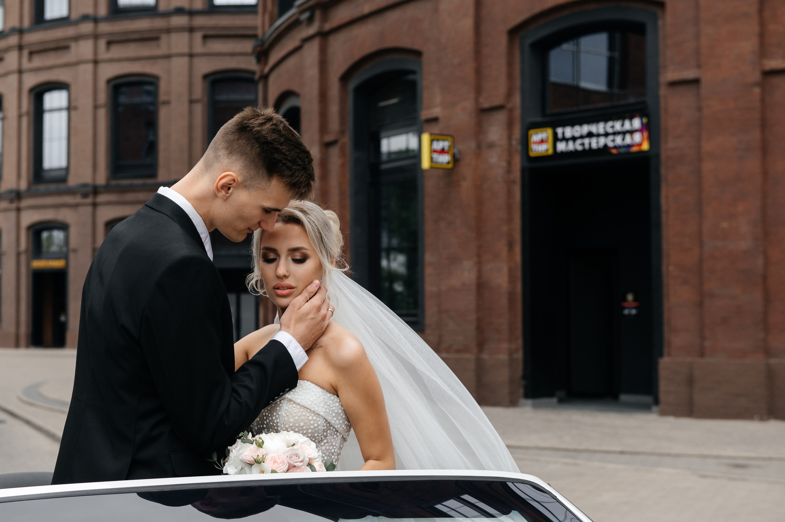 Свадебная фотосессия на Арма заводе. Семейный и свадебный фотограф в Москве Татьяна Николаева