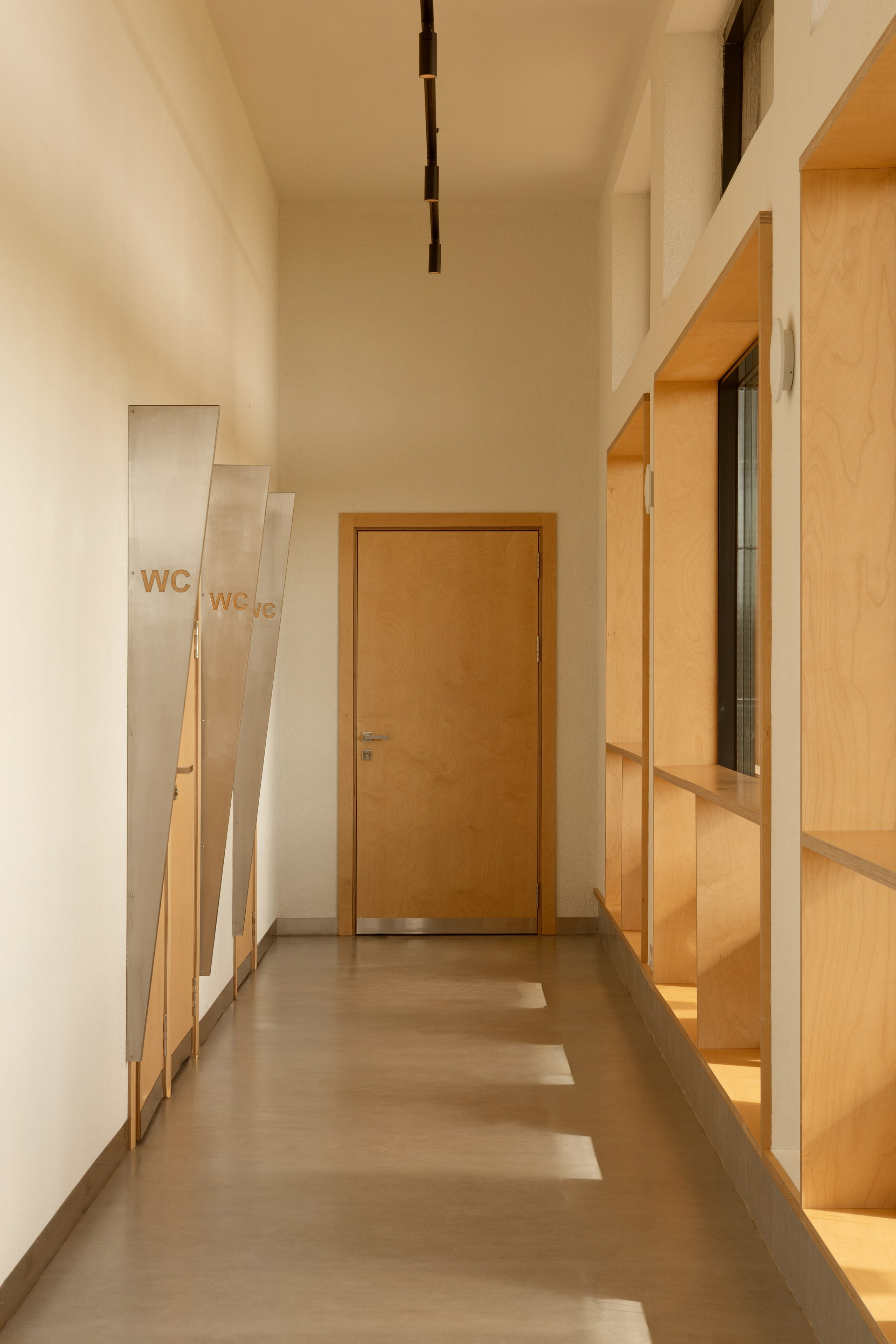 Модернистское кафе-пиццерия на природе: проект FruitDesign с акцентом на созерцание. Интерьерный фотограф в Нижнем Новгороде и Москве Владимир Гудков