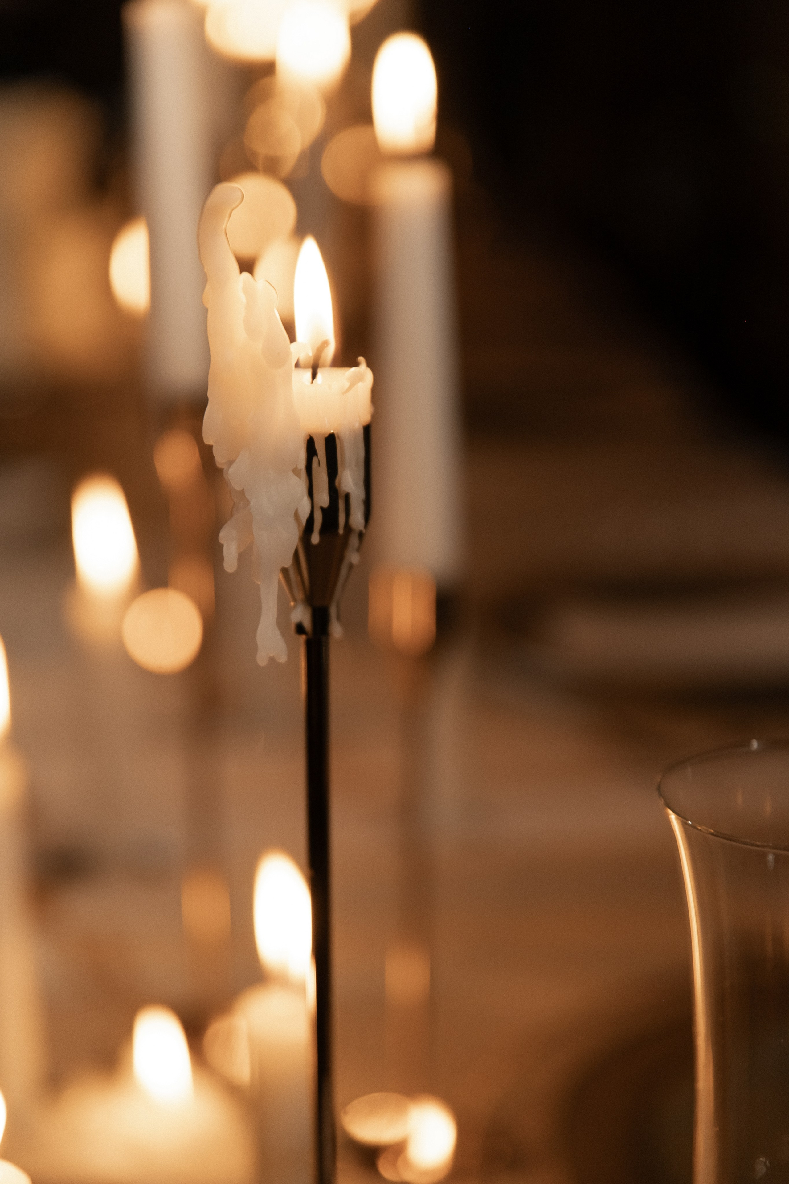 Камерный свадебный ужин при свечах в старинном особняке в фотостудии 21. Kult. Ярослава Ерина — свадебный фотограф в Москве