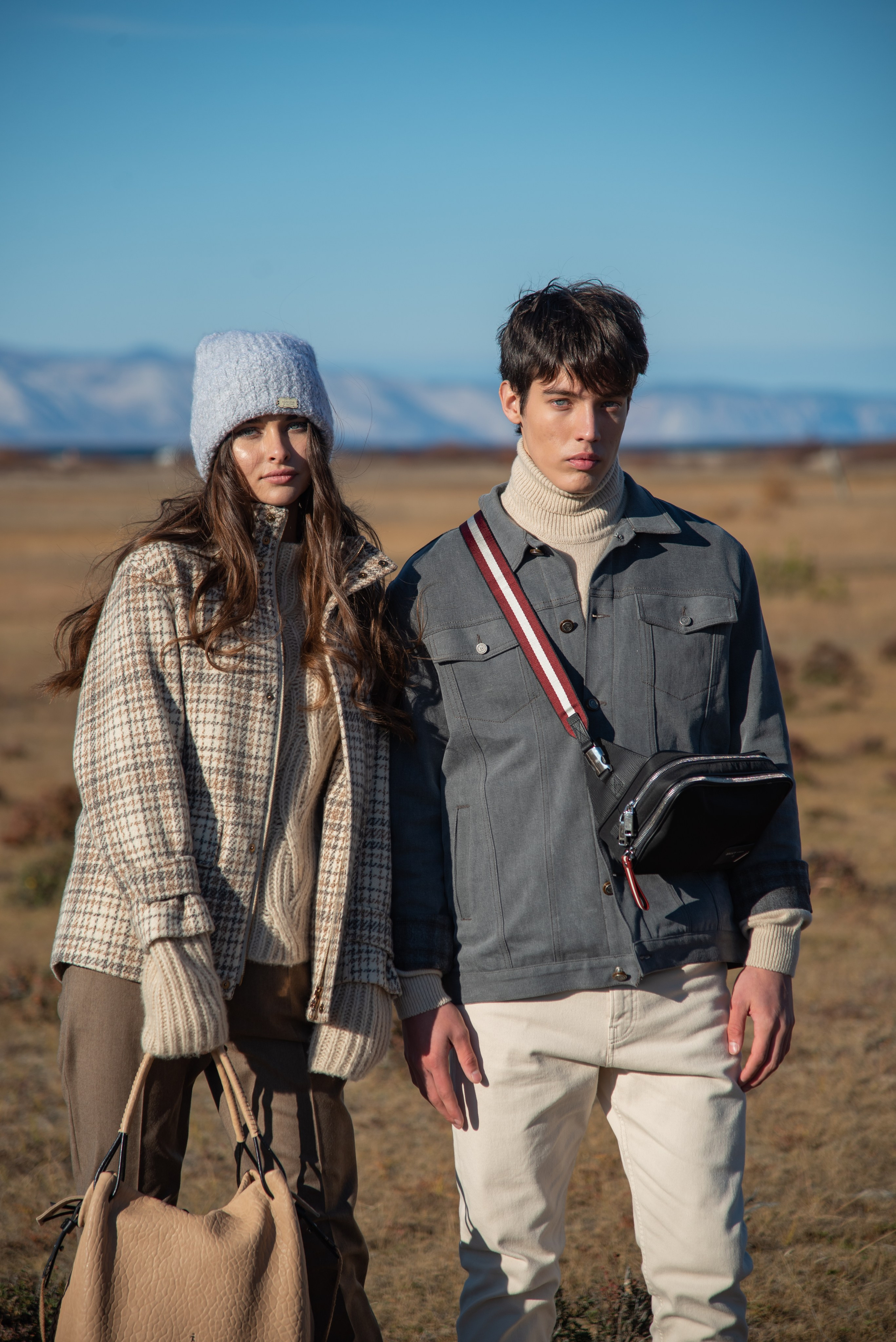 Съёмка одежды на Ольхоне. Занимаюсь профессиональной фотографией и живу рядом с Байкалом. Работаю в разных жанрах