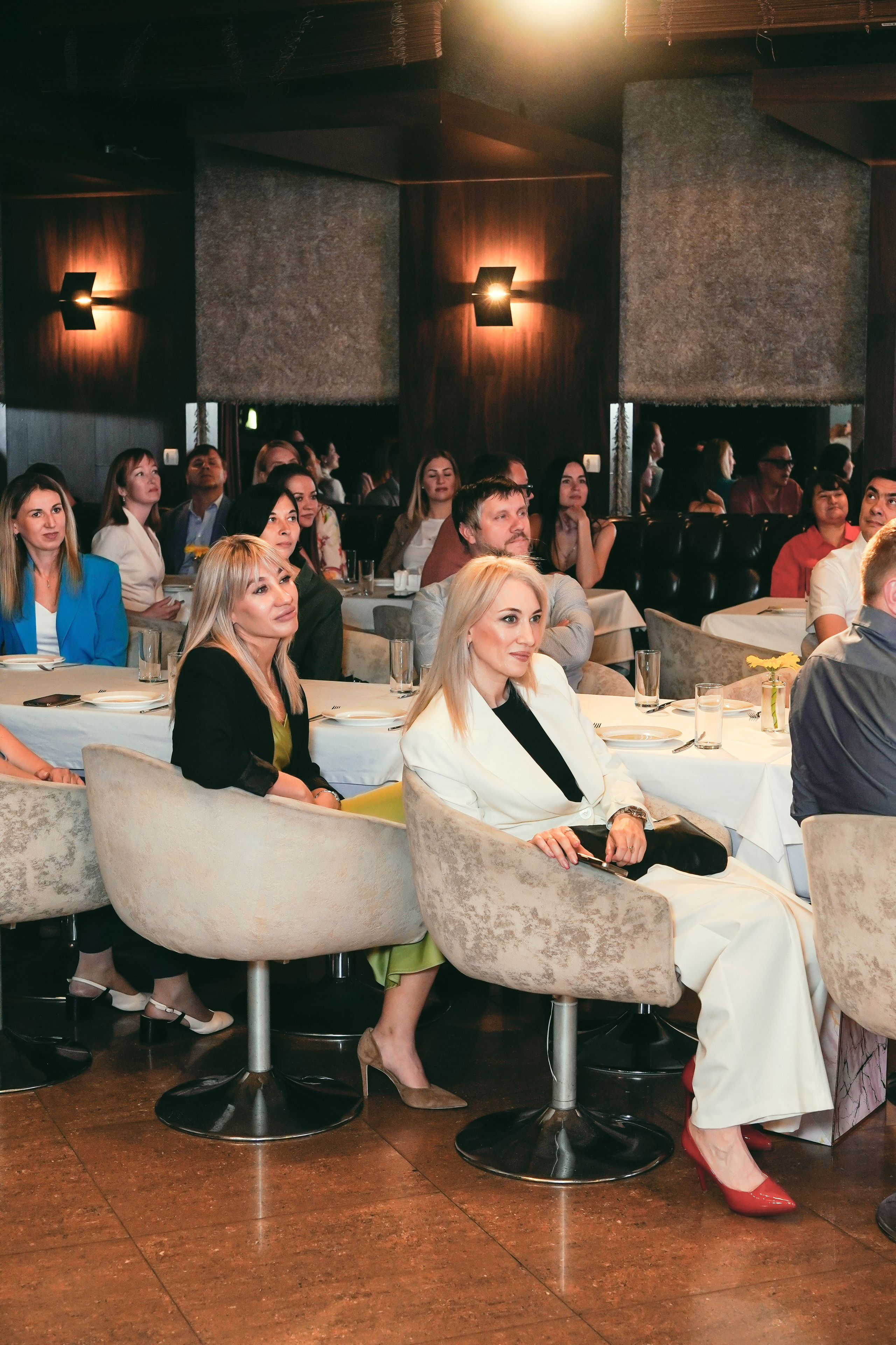 Выпускной. Занимаюсь профессиональной фотографией и живу рядом с Байкалом. Работаю в разных жанрах