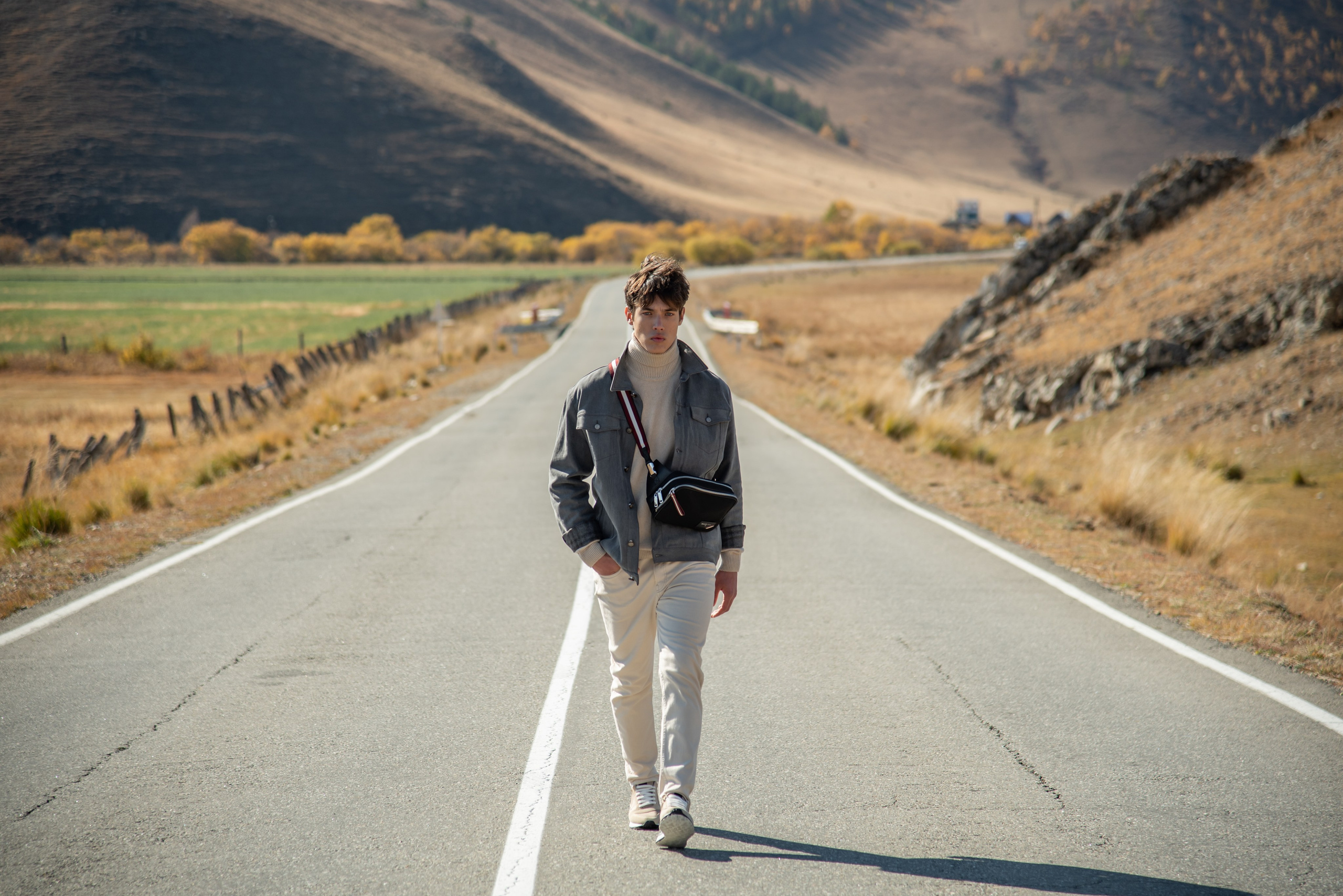 Съёмка одежды на Ольхоне. Занимаюсь профессиональной фотографией и живу рядом с Байкалом. Работаю в разных жанрах