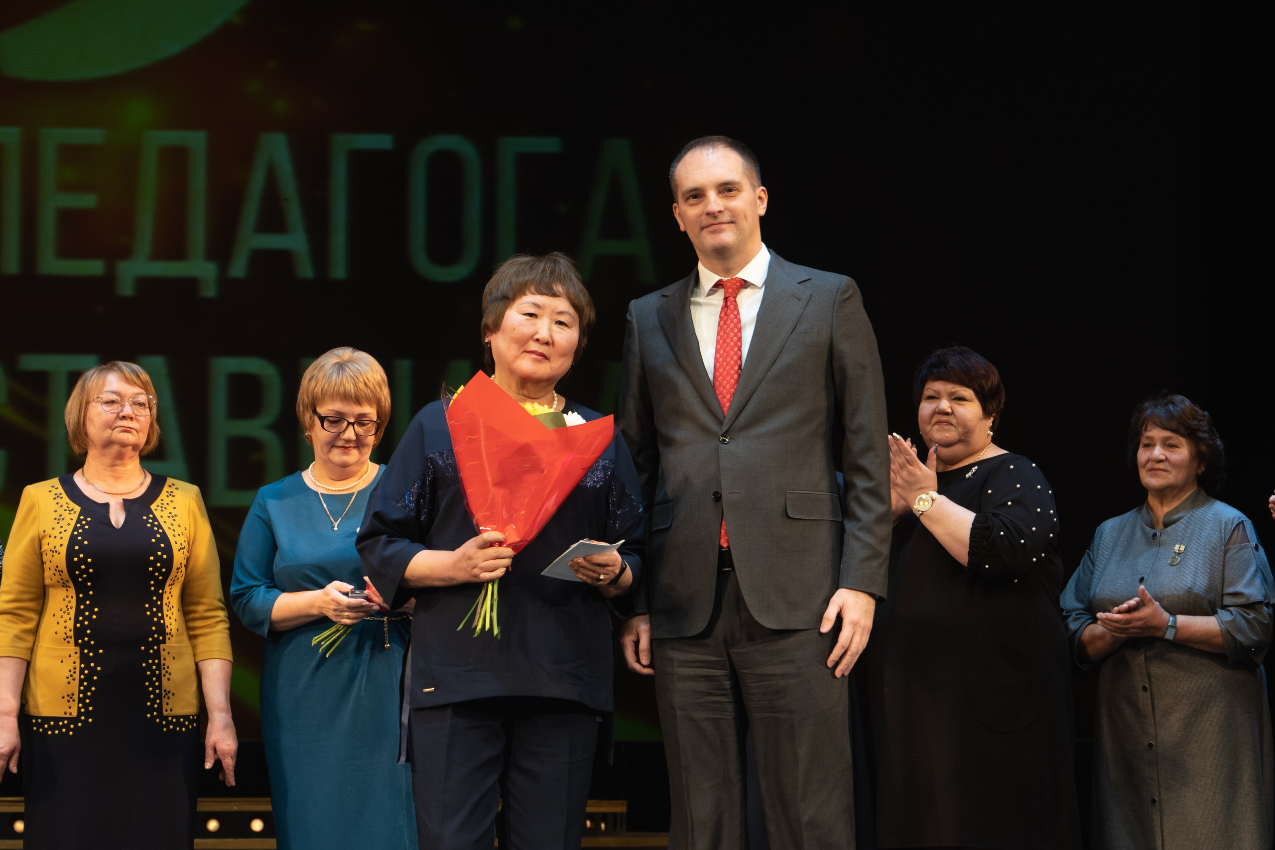 Музыкальный театр. Занимаюсь профессиональной фотографией и живу рядом с Байкалом. Работаю в разных жанрах