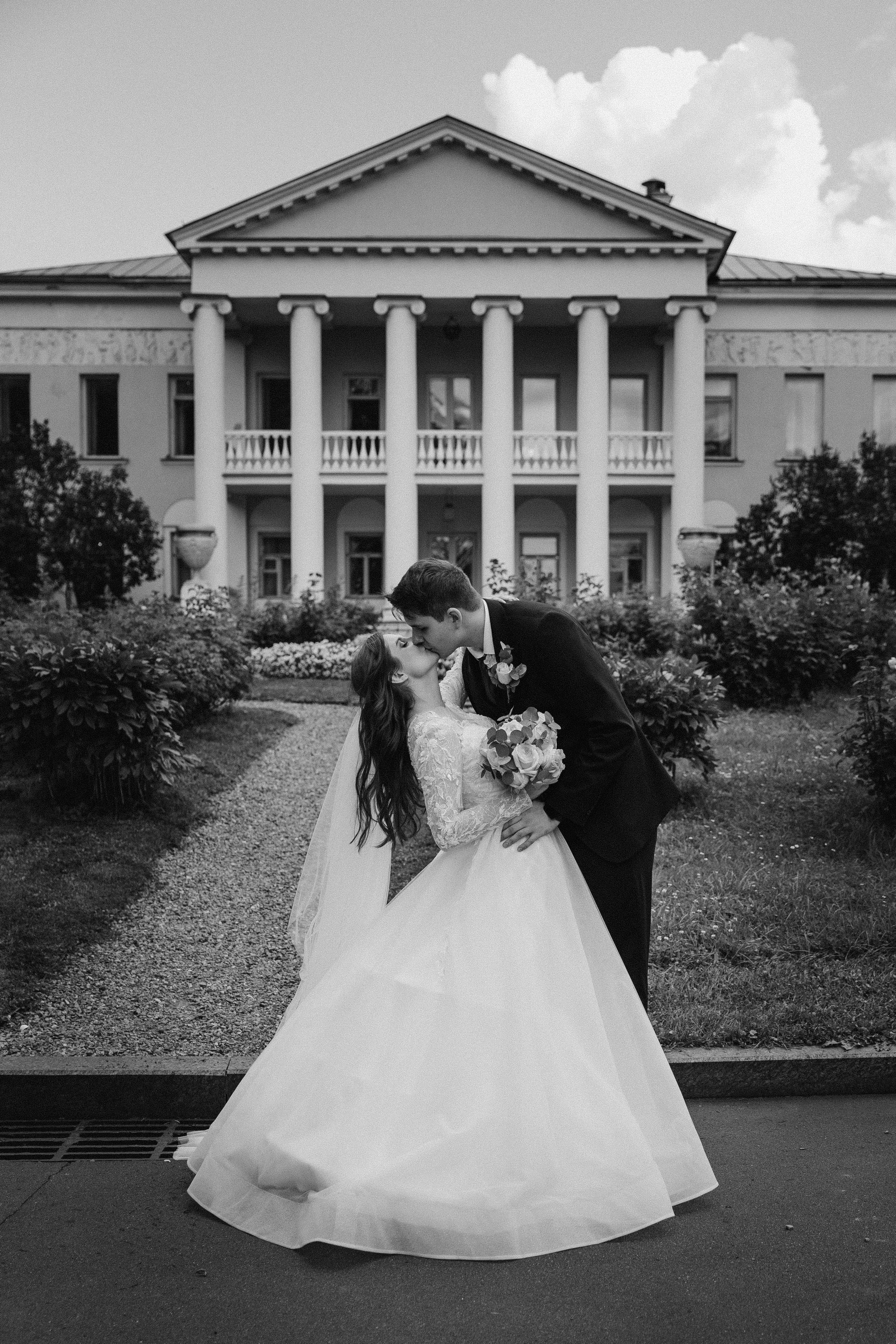 Фотосессия свадьбы Ивана и Александры в парке Горки Ленинские