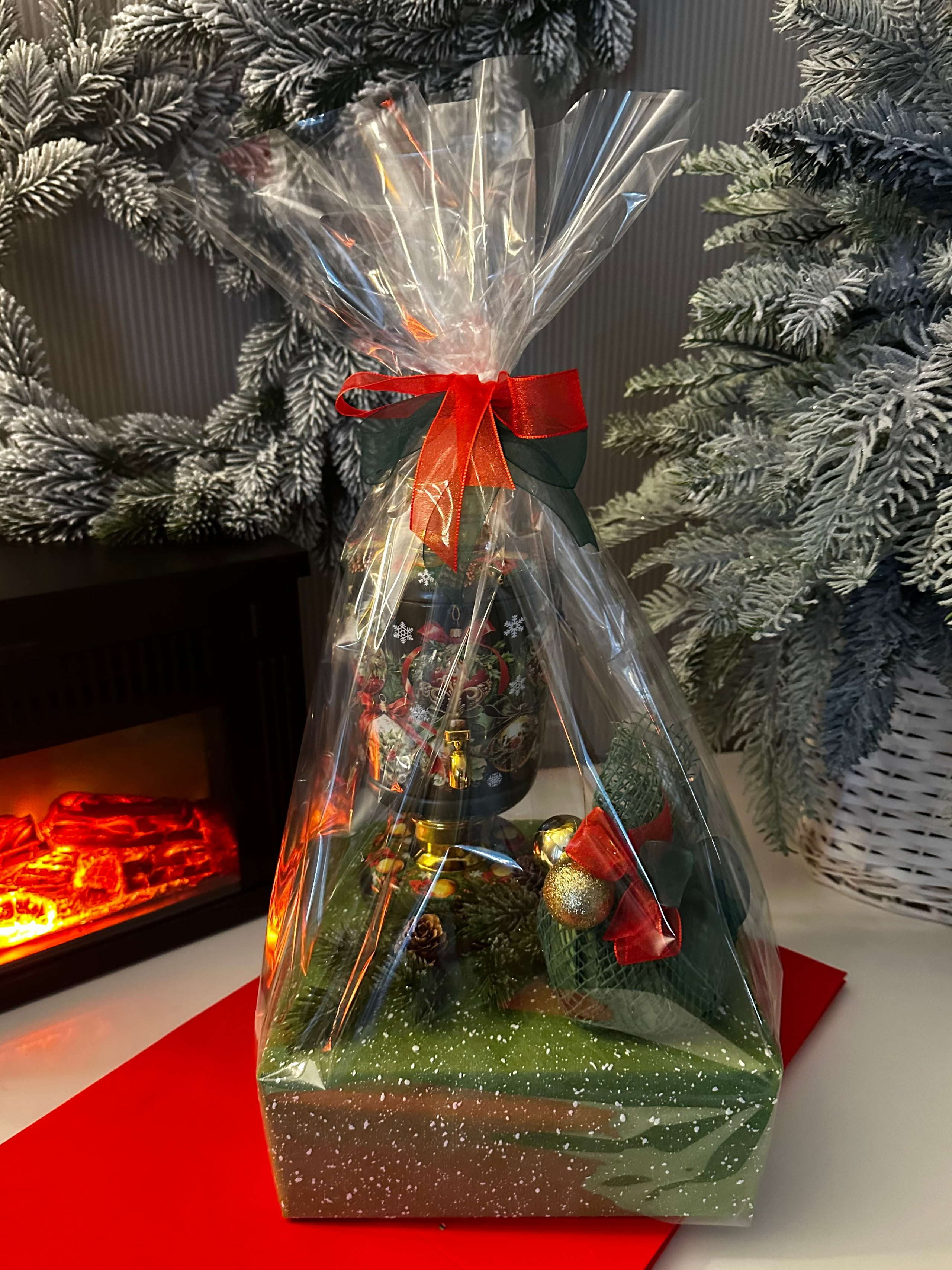 «Русские традиции Семейного чаепития» (красный). Студия подарочных наборов «Владия»