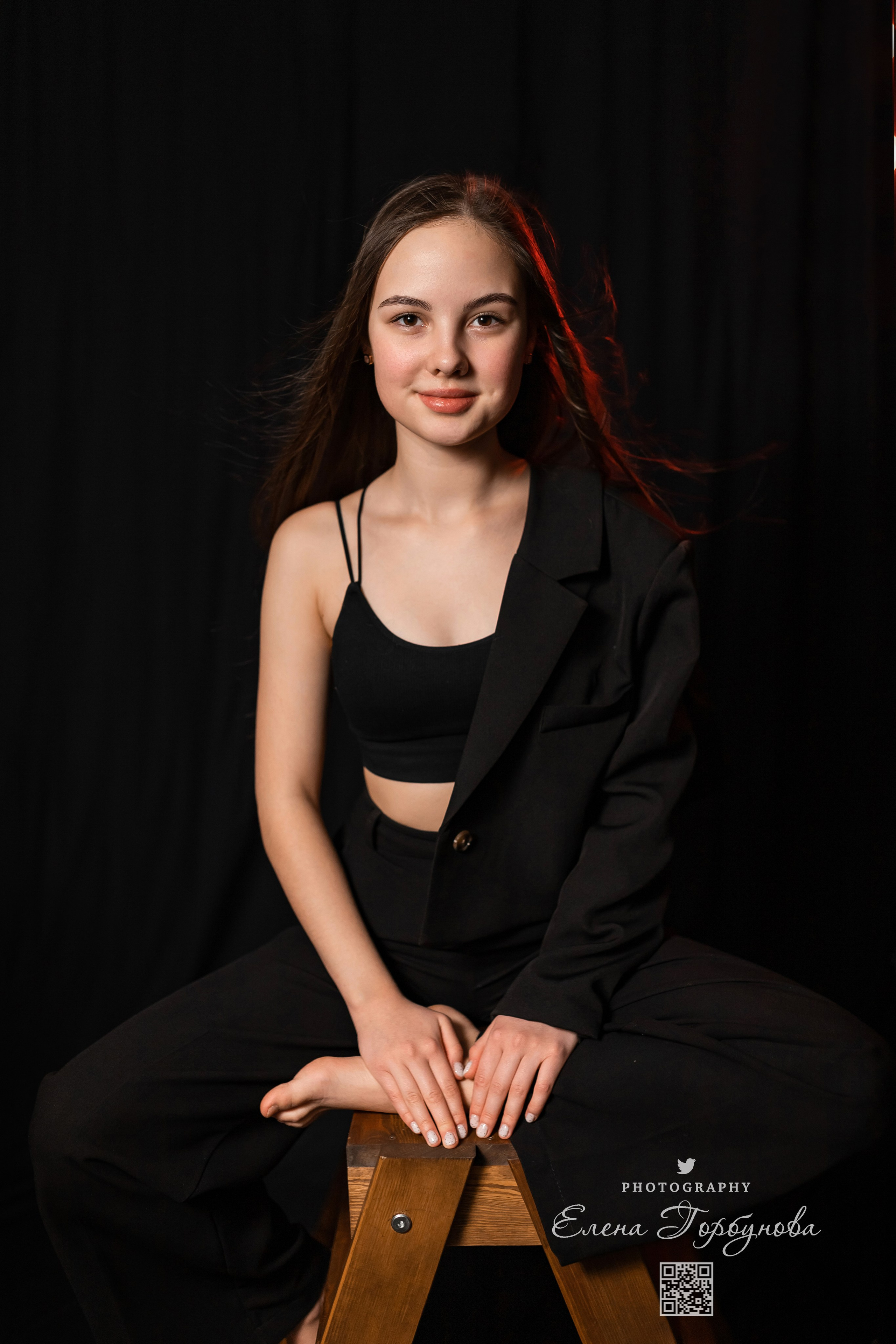 Моя студия. Полина и стул. Январь 2024. Фотограф Пермь. Свадьбы. Семья и дети, школа, д. сад. Фотокниги