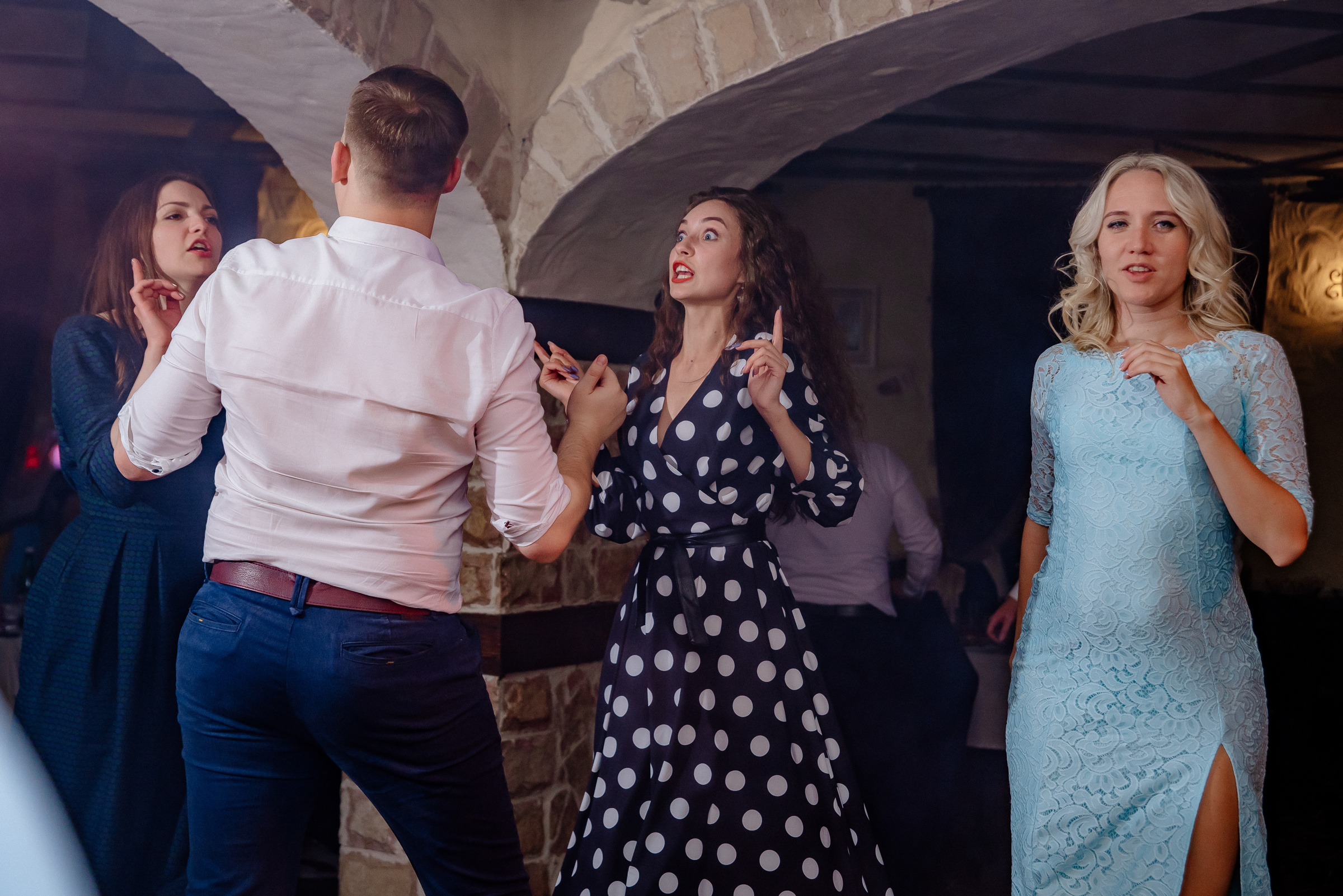 Осенняя свадебная фотосъёмка. Видеограф и фотограф на свадьбу в Москве