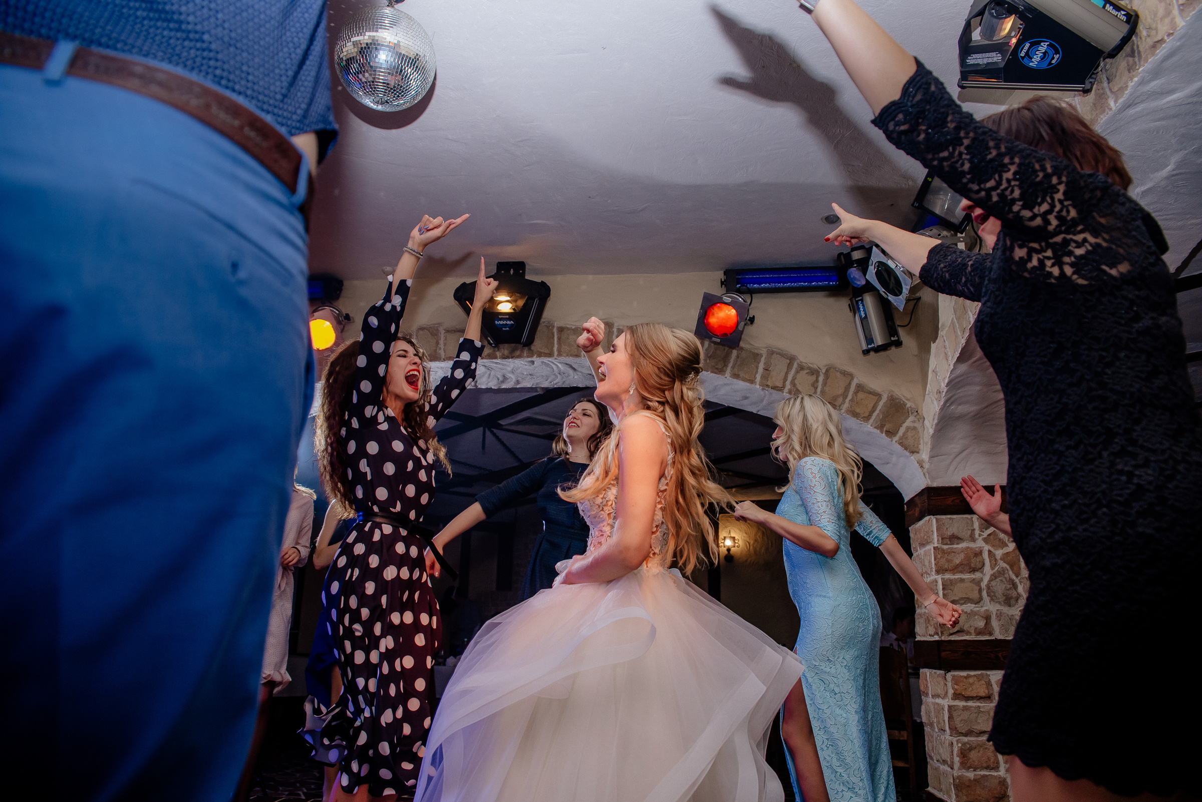 Осенняя свадебная фотосъёмка. Видеограф и фотограф на свадьбу в Москве