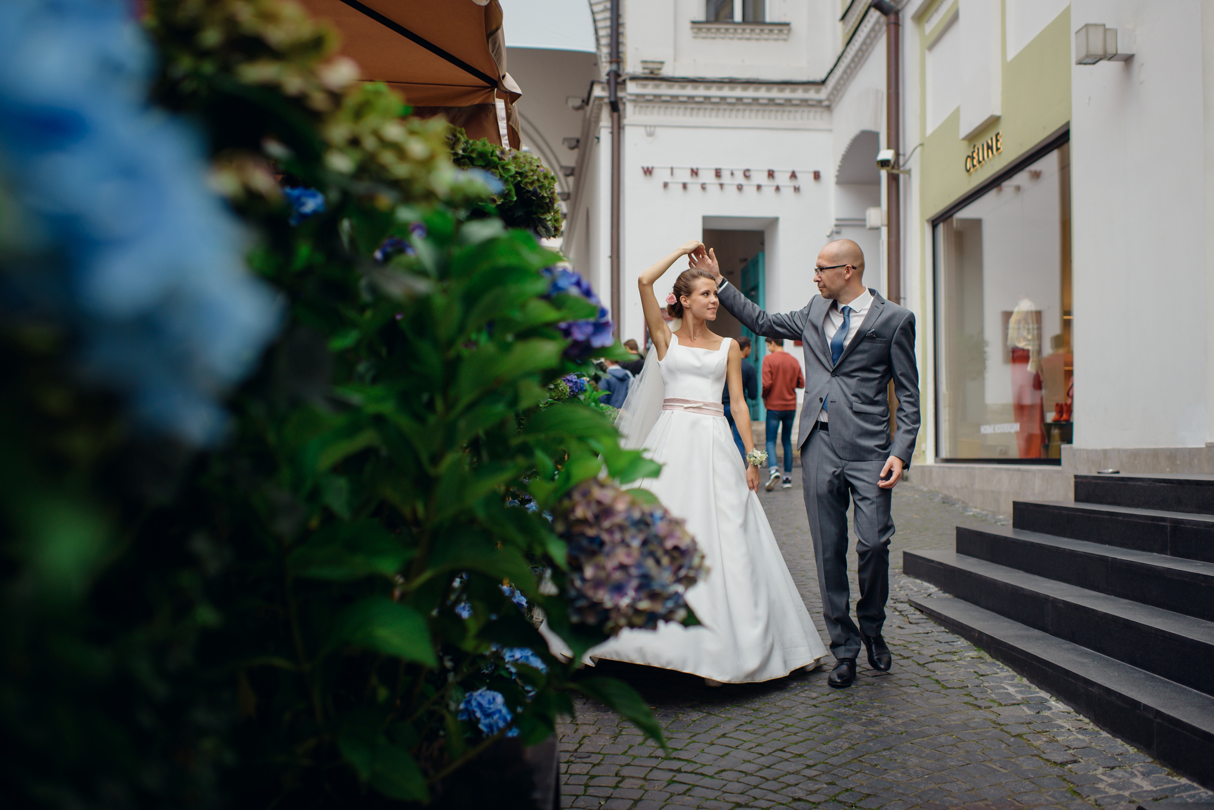 свадебная прогулка на Никольской в Москве